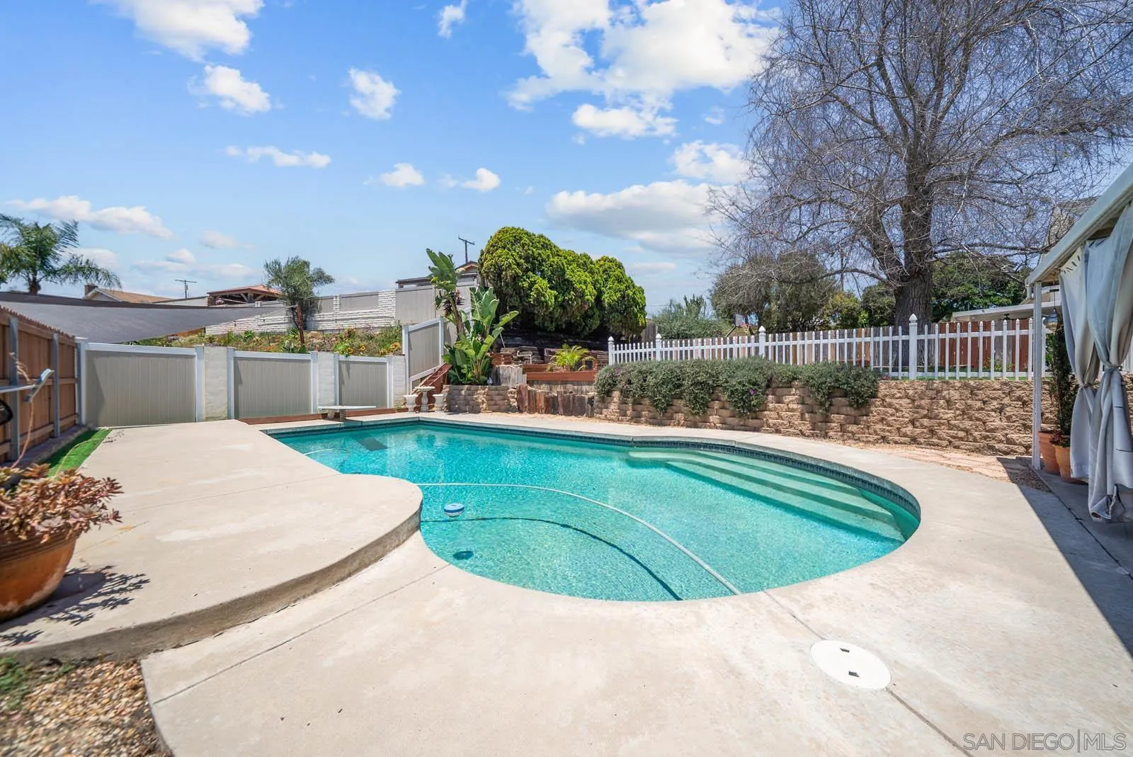 https://cdn.realtyfeed.com/cdn/127/250033488/c68444b3a2fc2a06e5d05ea1b4d74433.webp