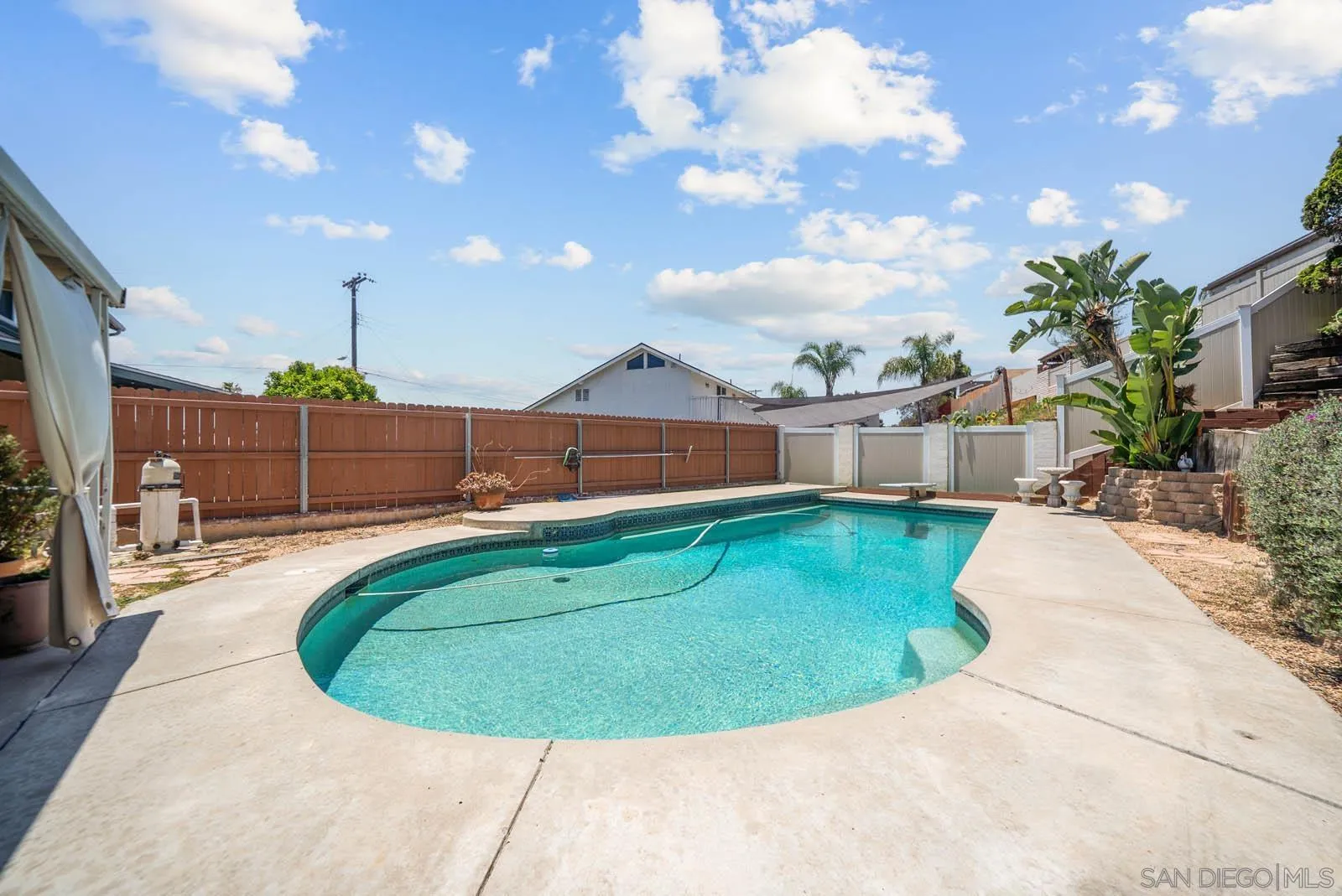 https://cdn.realtyfeed.com/cdn/127/250033488/e1bb7d854691c93efc809b41c7910fc5.webp