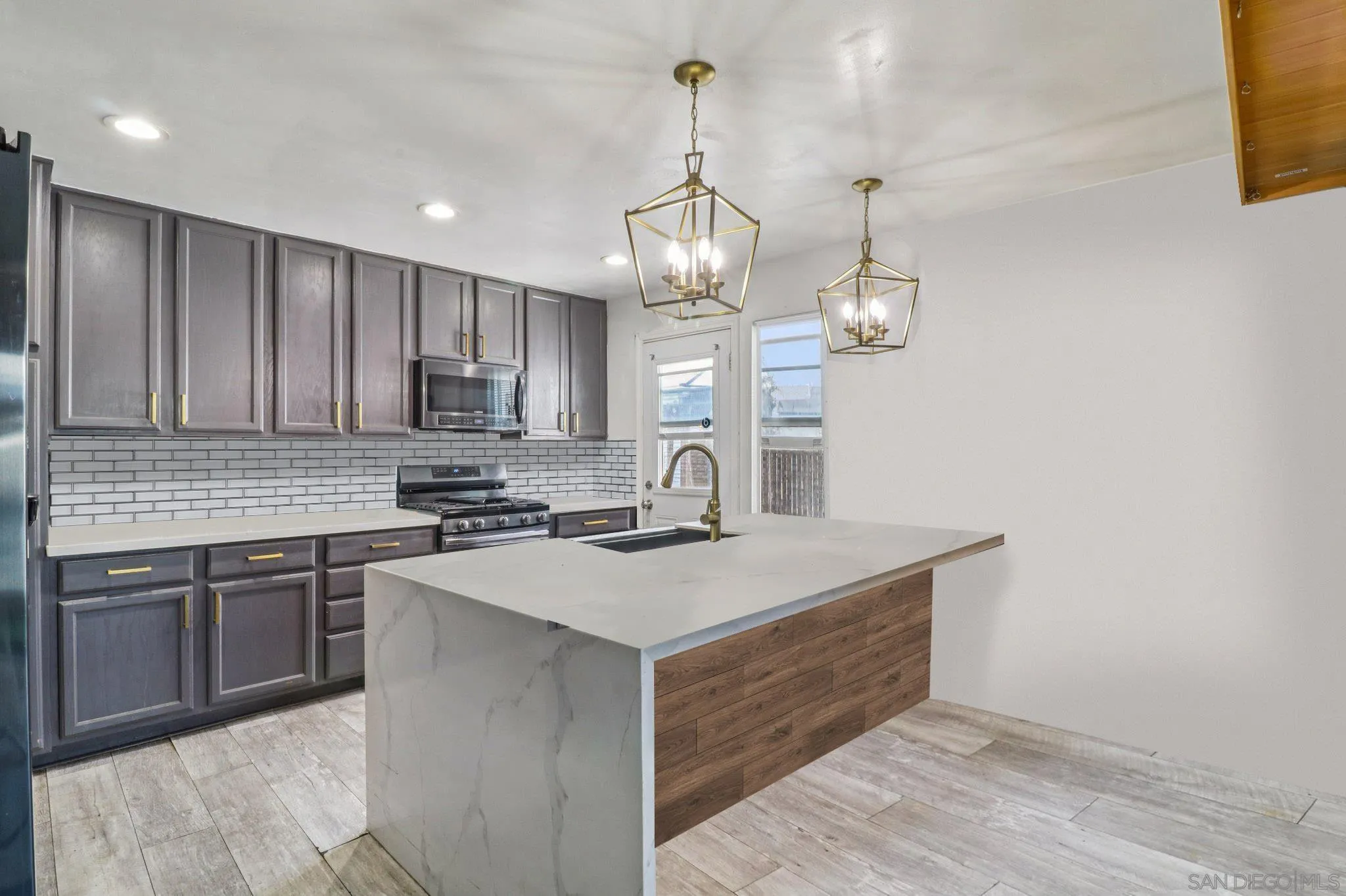 https://cdn.realtyfeed.com/cdn/127/250033494/3a57a3b9627f29b0471c6d84aa203314.webp