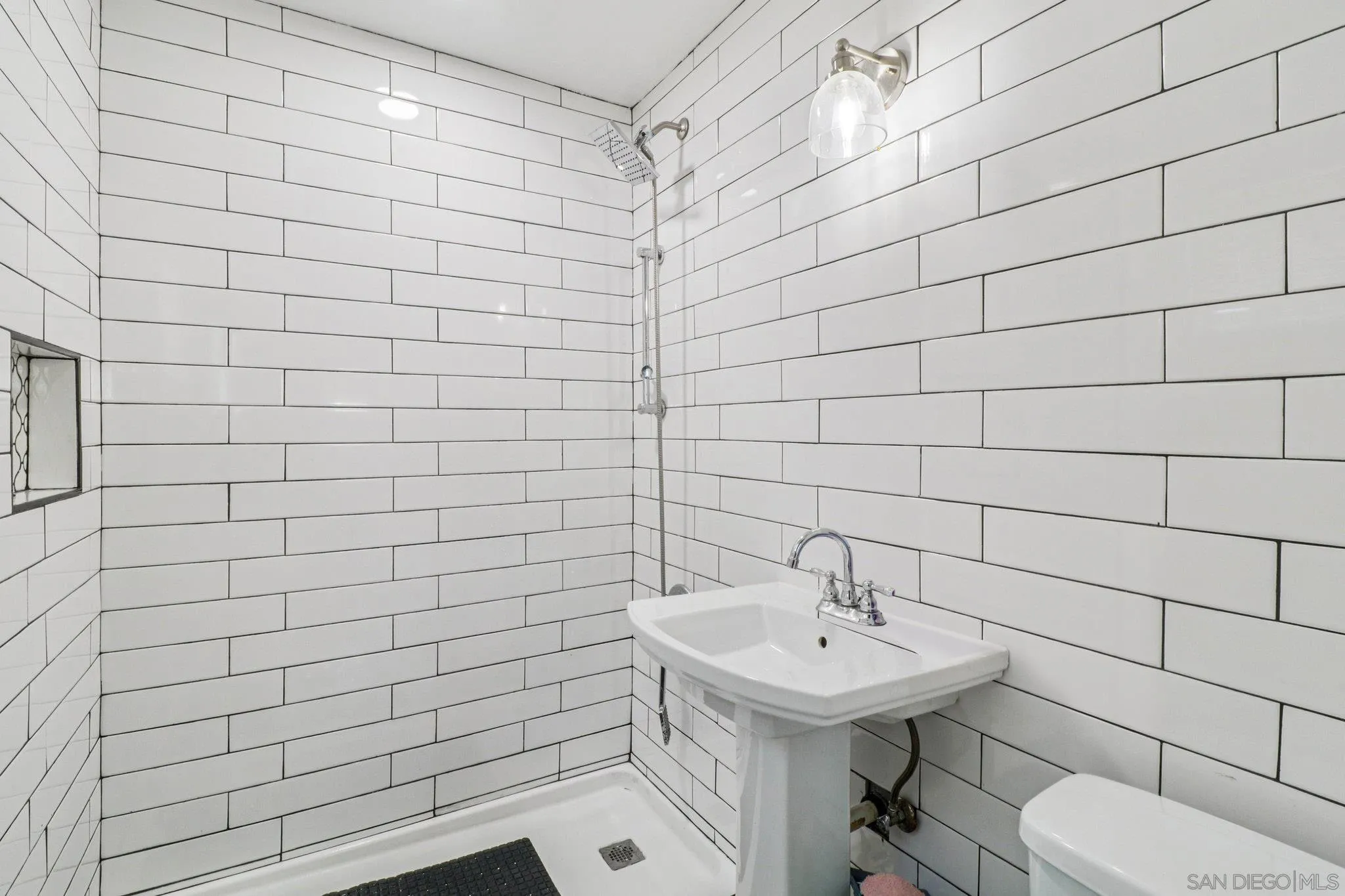 https://cdn.realtyfeed.com/cdn/127/250033494/898b6bccd43cf867bc5e6dfa60a1df25.webp