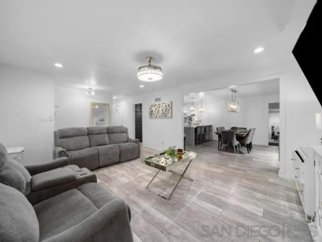 https://cdn.realtyfeed.com/cdn/127/250033494/af4583b51b26ae6a9c4294e7261190d3.webp