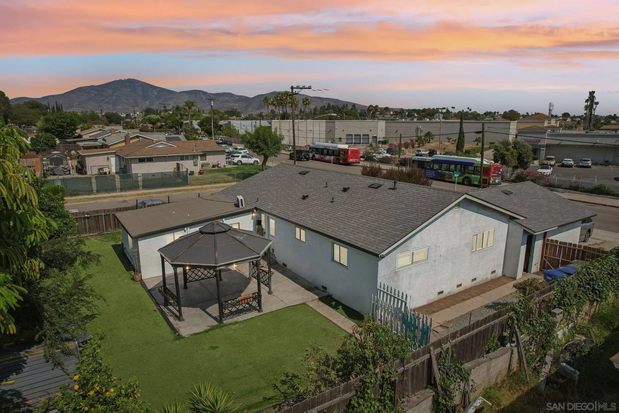 https://cdn.realtyfeed.com/cdn/127/250033494/ede1df5e068353afd54b007b0749c587.webp