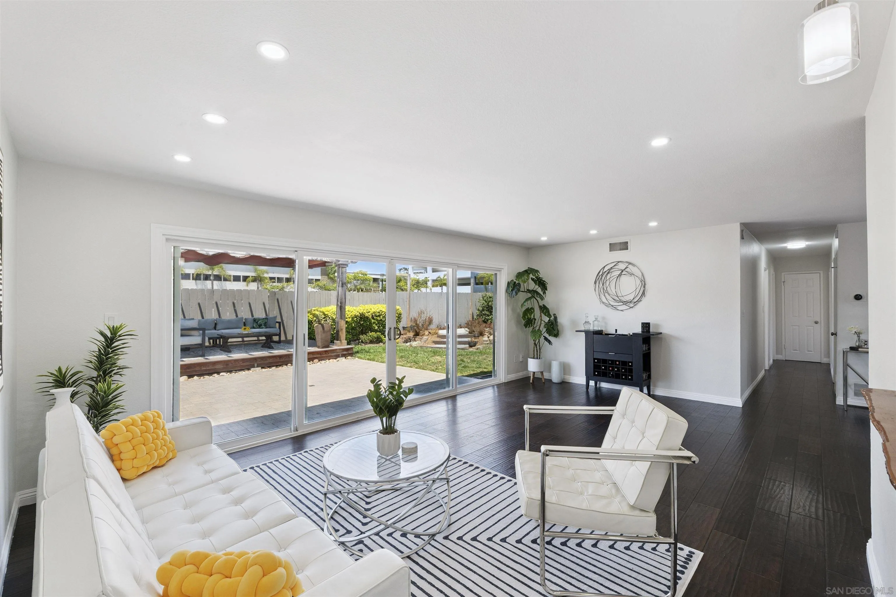 https://cdn.realtyfeed.com/cdn/127/250033503/525b06620520e96e8b9cde5020276a42.webp