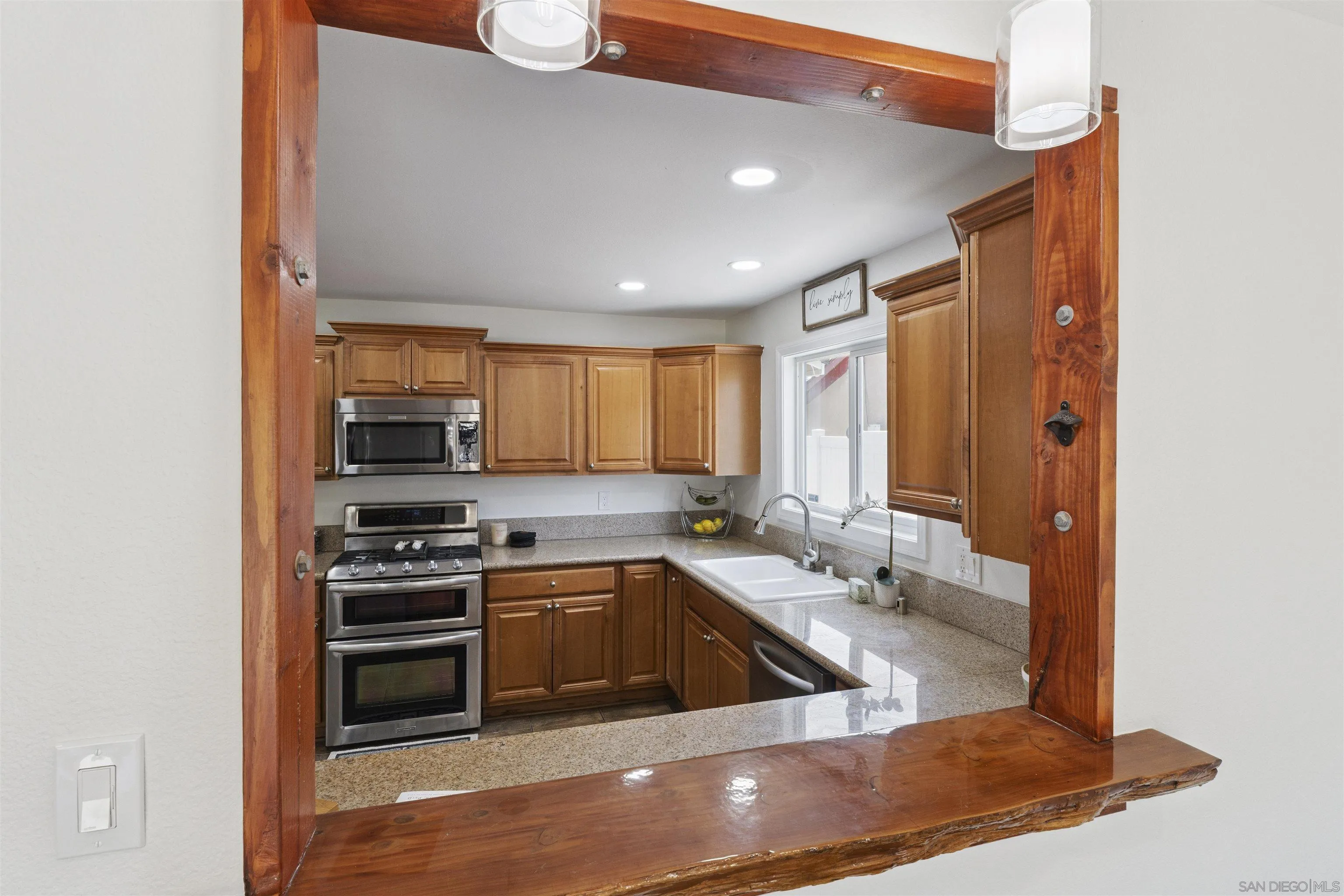https://cdn.realtyfeed.com/cdn/127/250033503/954e31cb4c95a473f51d67c2a5001005.webp