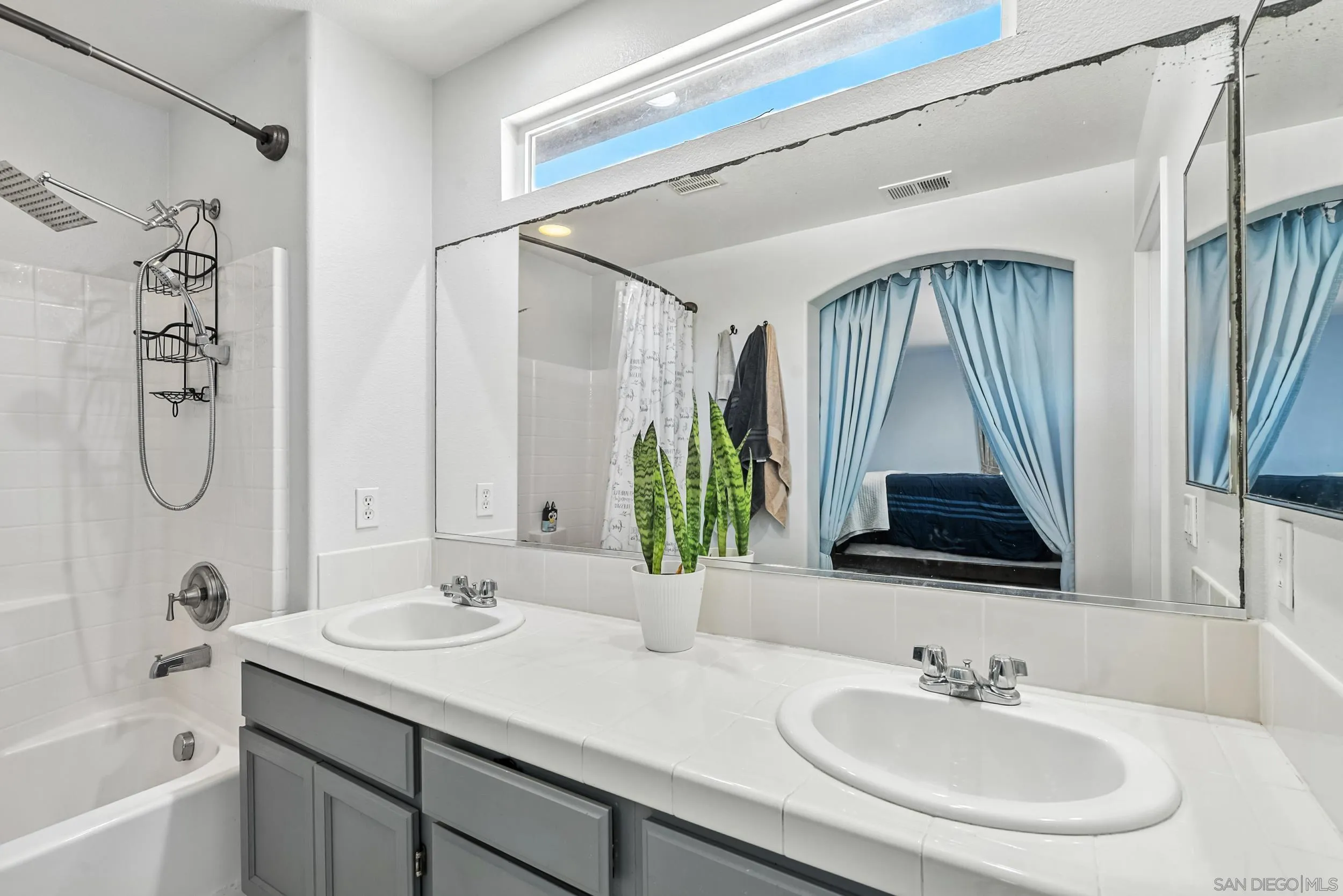 https://cdn.realtyfeed.com/cdn/127/250033505/440e3104d868e4c7d26bb3864a4b897a.webp