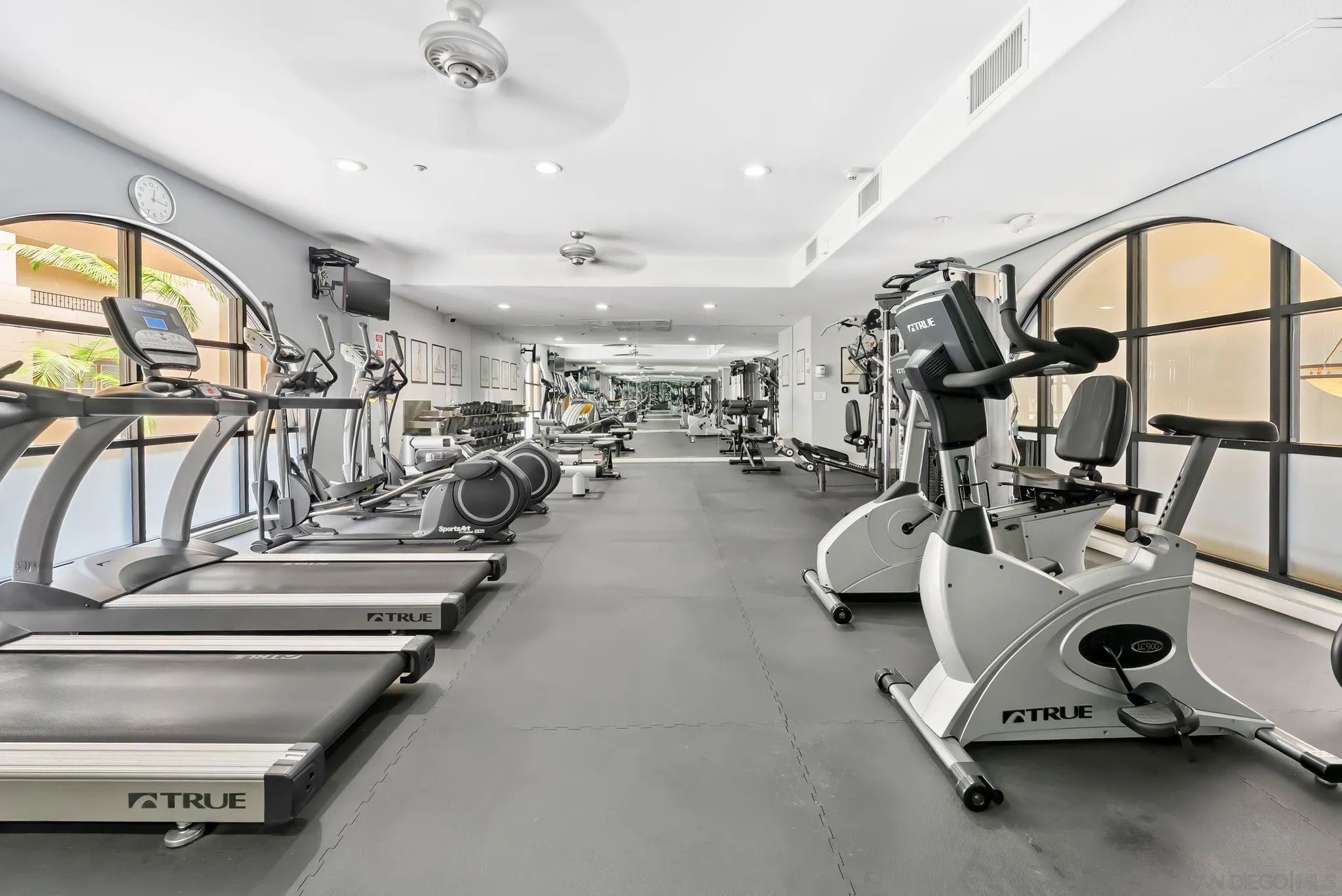 https://cdn.realtyfeed.com/cdn/127/250033509/0de7bf04aca849d82b332aec8ee1d09e.webp