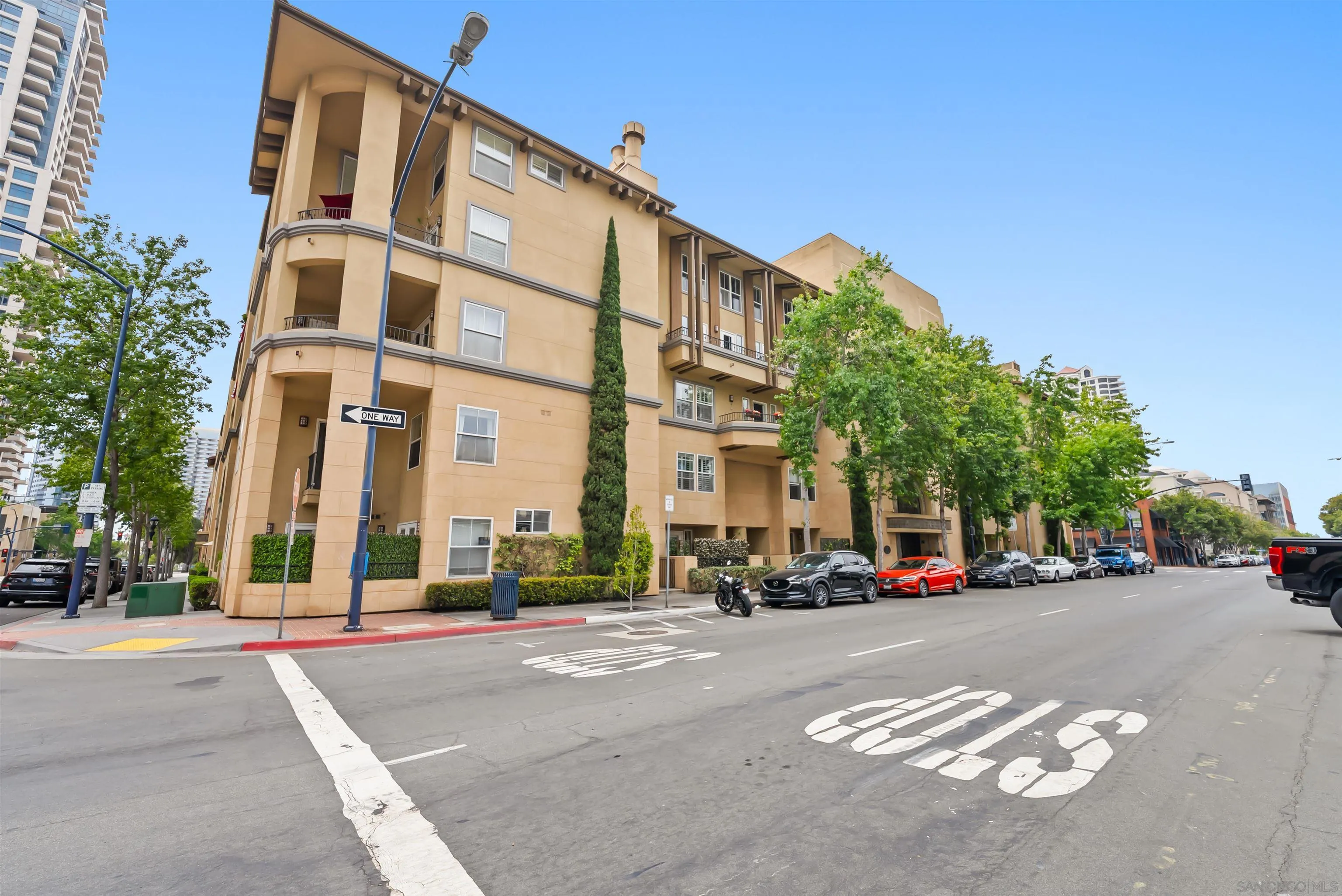 https://cdn.realtyfeed.com/cdn/127/250033509/885c60b2d3d308cb92c0fa027e3097f3.webp