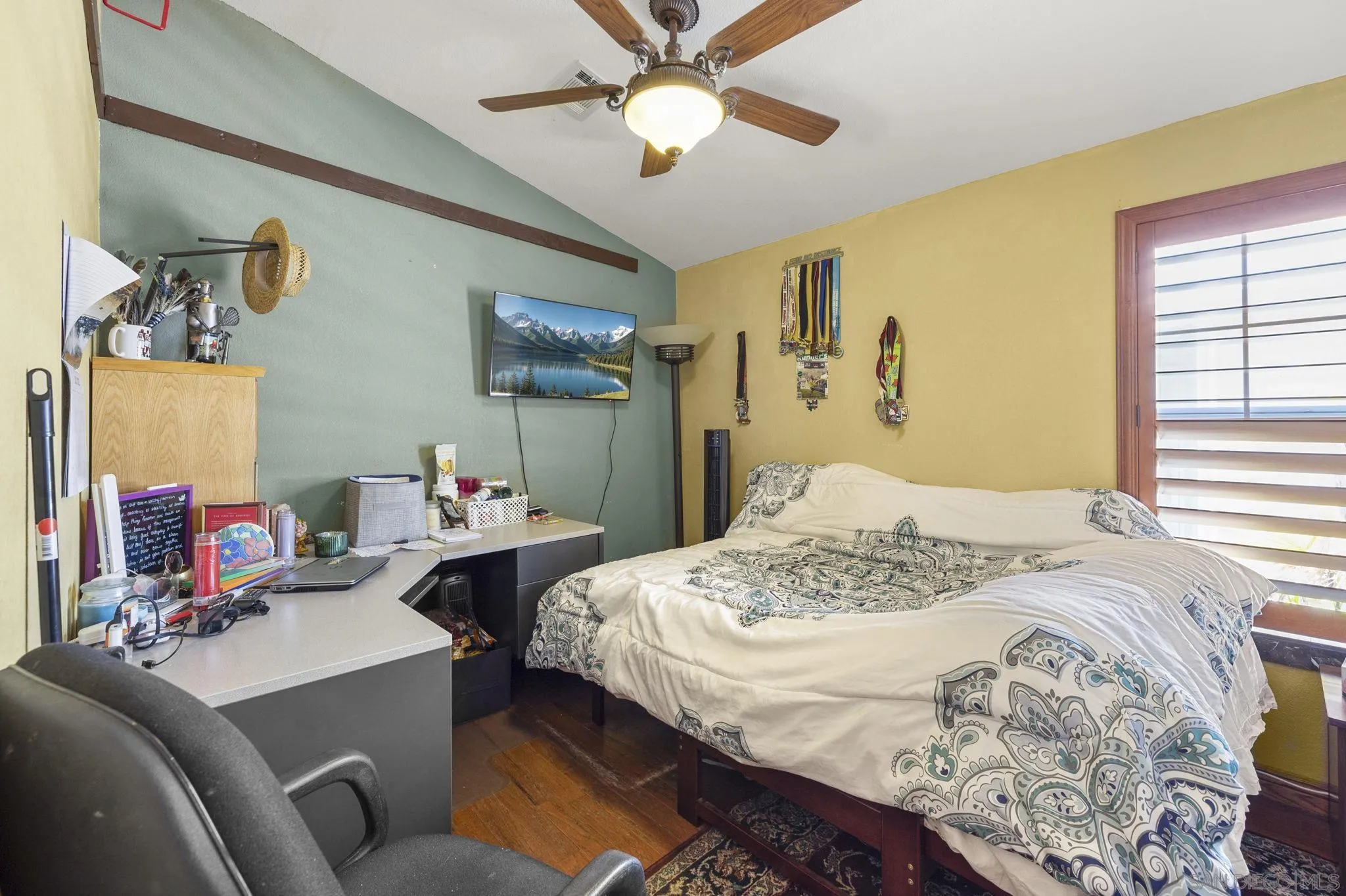 https://cdn.realtyfeed.com/cdn/127/250033515/613067792bb9cd4df21ecdd000476832.webp