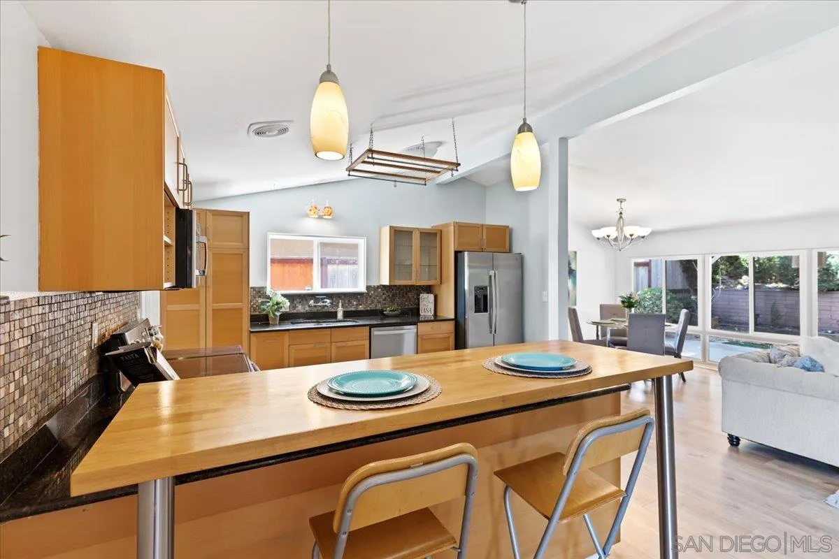 https://cdn.realtyfeed.com/cdn/127/250033516/2bbf90b06756c7f085c43f3f76acd114.webp