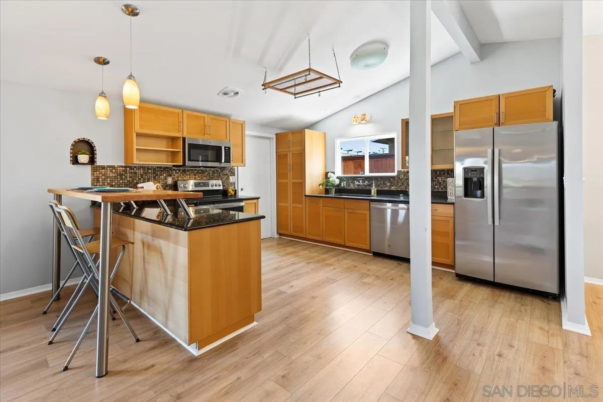https://cdn.realtyfeed.com/cdn/127/250033516/836660faebe637d8d8f0488c9a2d5ce7.webp