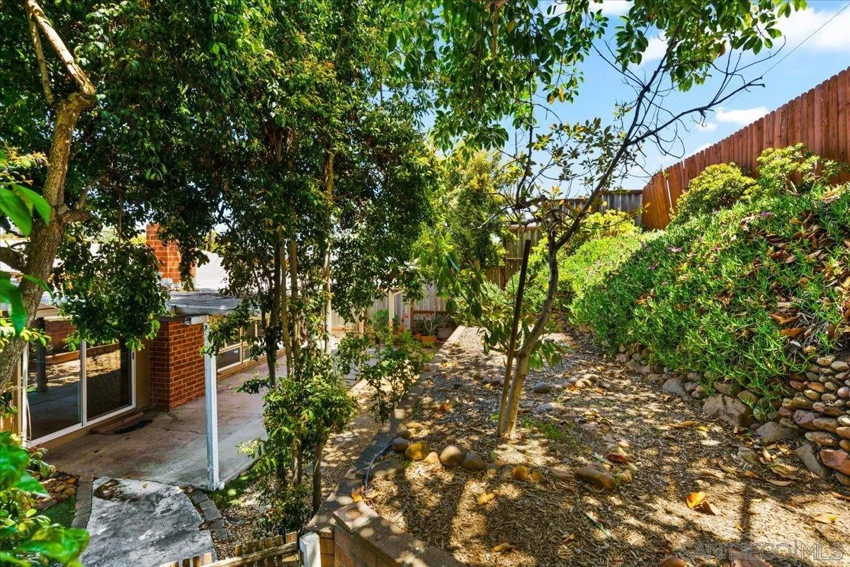 https://cdn.realtyfeed.com/cdn/127/250033516/a07ca11e09fa3faacab7151784b847e2.webp