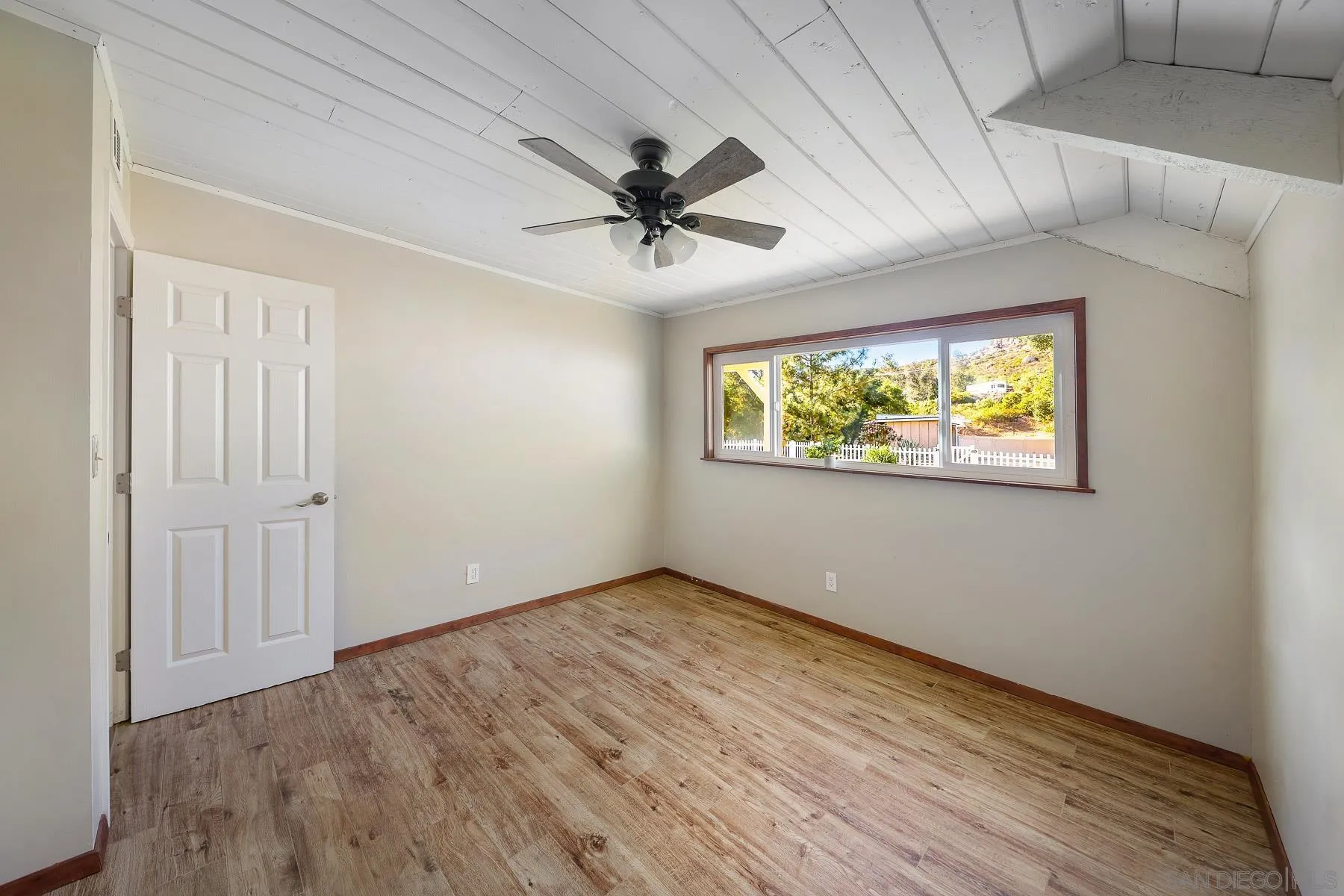 https://cdn.realtyfeed.com/cdn/127/250033521/573b8a4703eca5cb37bfee9ae800ca98.webp