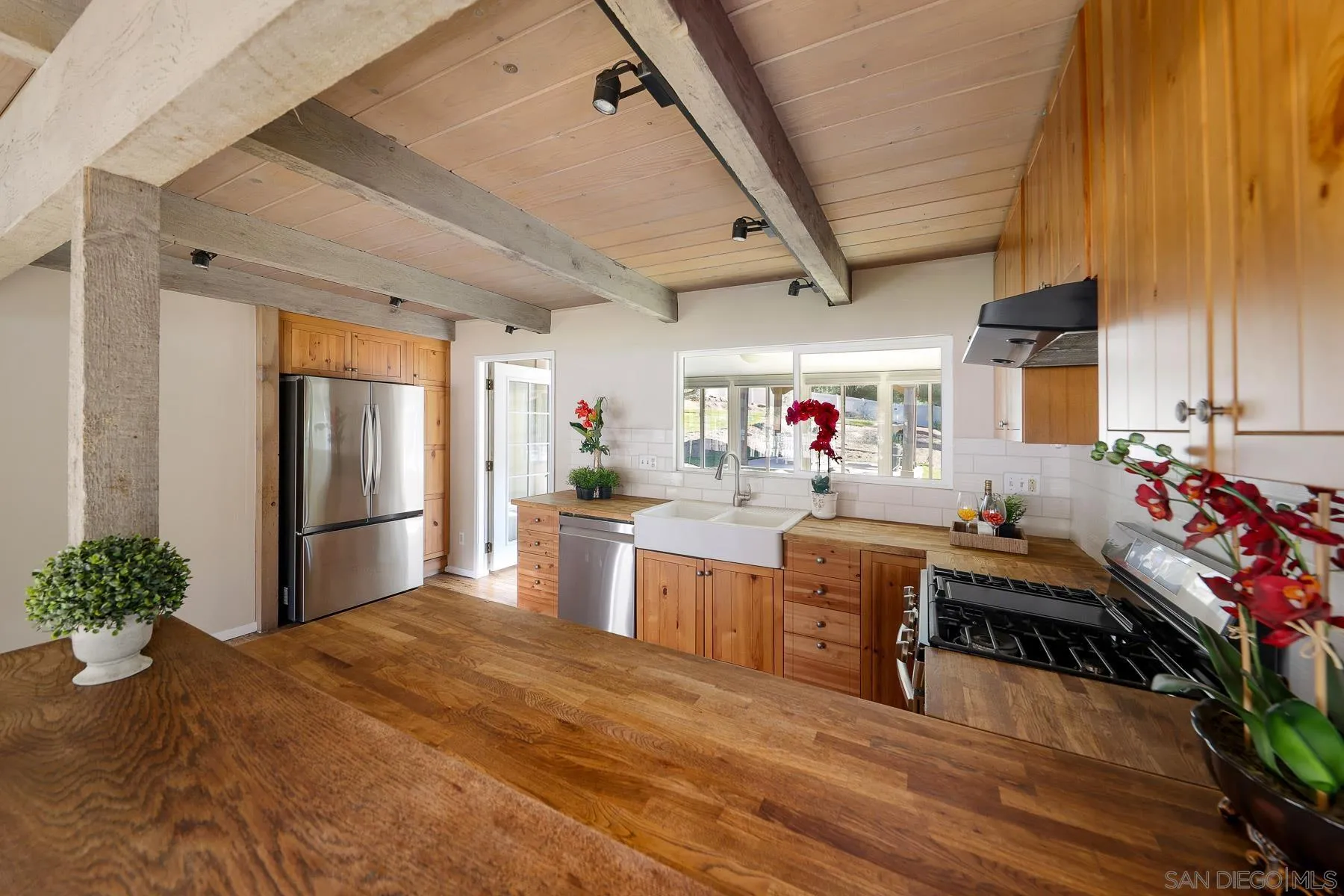 https://cdn.realtyfeed.com/cdn/127/250033521/63a5adf8a0489f3adcd1b75f0e753f04.webp