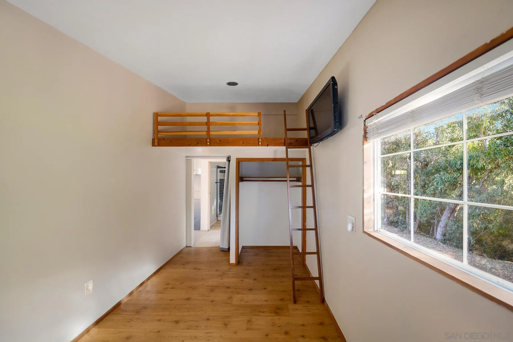 https://cdn.realtyfeed.com/cdn/127/250033521/8739cb89c38689537b578742f56cb6e0.webp