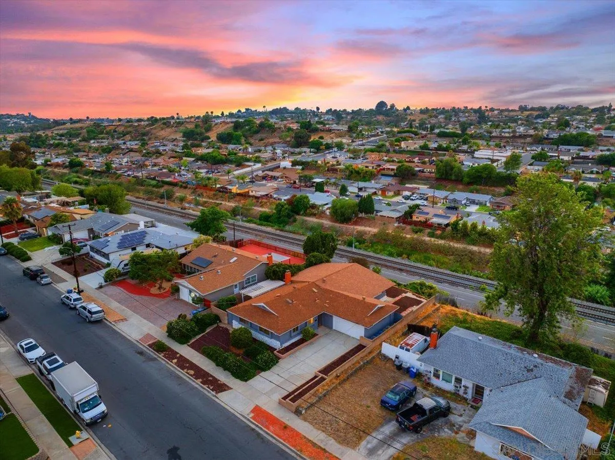 https://cdn.realtyfeed.com/cdn/127/250033525/38f5c56bea7d10182109df4ed12908f3.webp