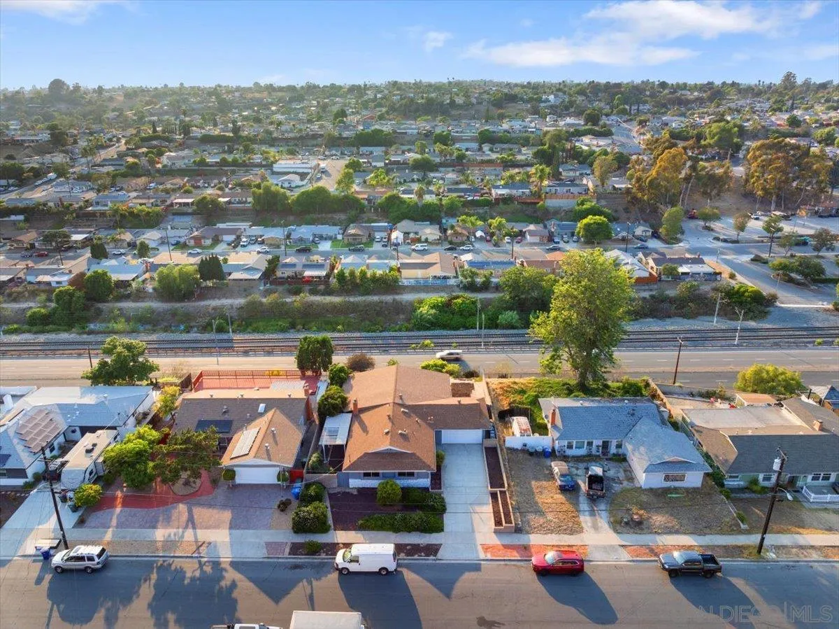 https://cdn.realtyfeed.com/cdn/127/250033525/8e92770d391a03cb6ab865101d455c5d.webp