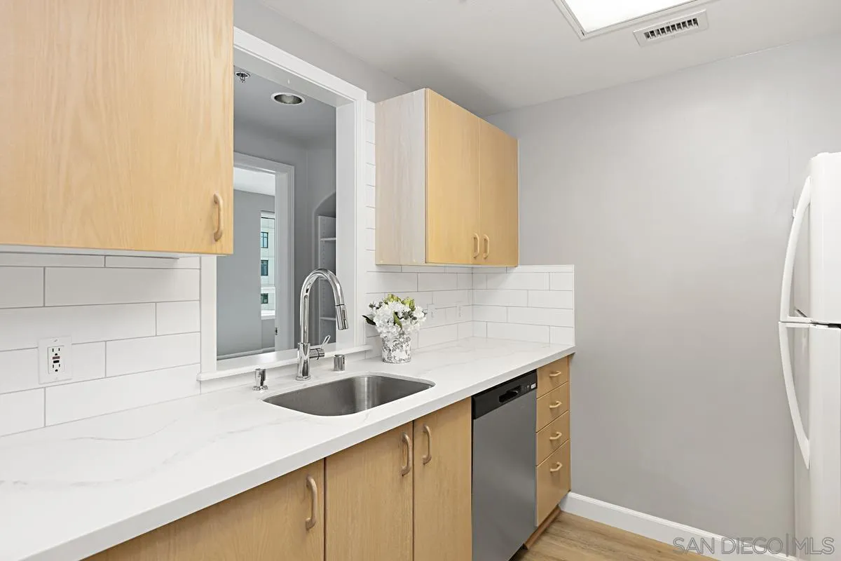 https://cdn.realtyfeed.com/cdn/127/250033526/48cc1bd0bc0e2f00f227f7a911ada4d1.webp