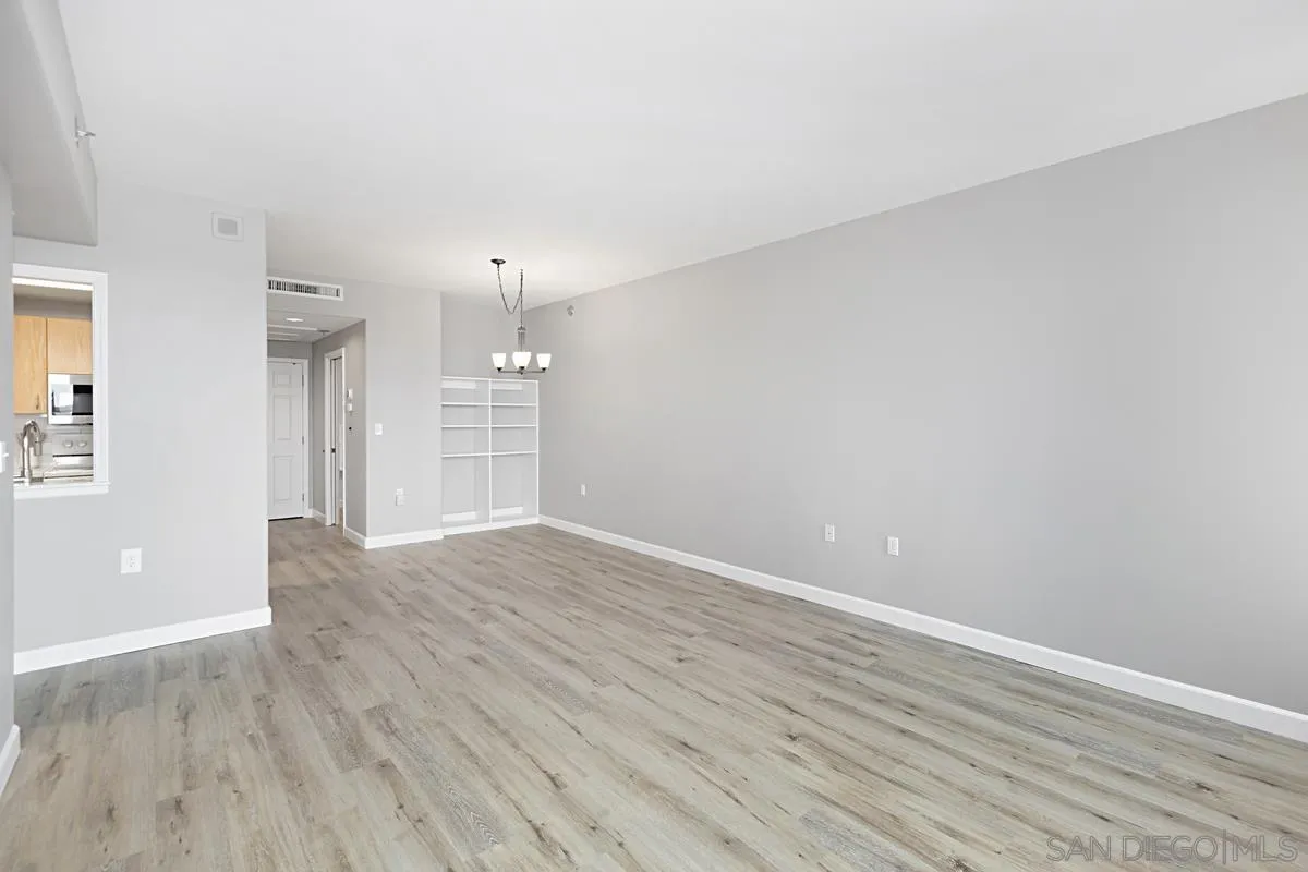 Photo #2: 250033526 Listing 