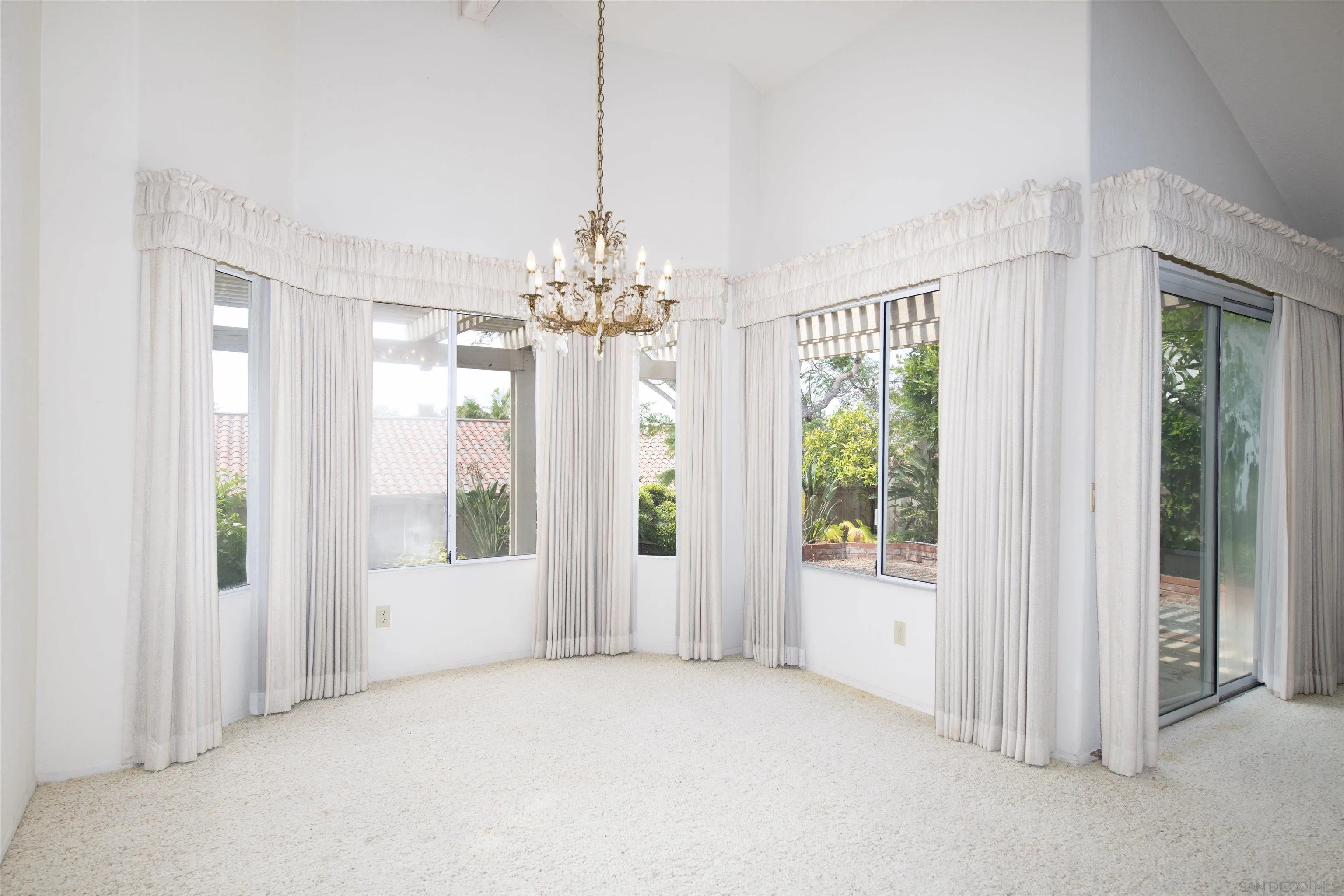 Photo #4: 250033528 Listing 