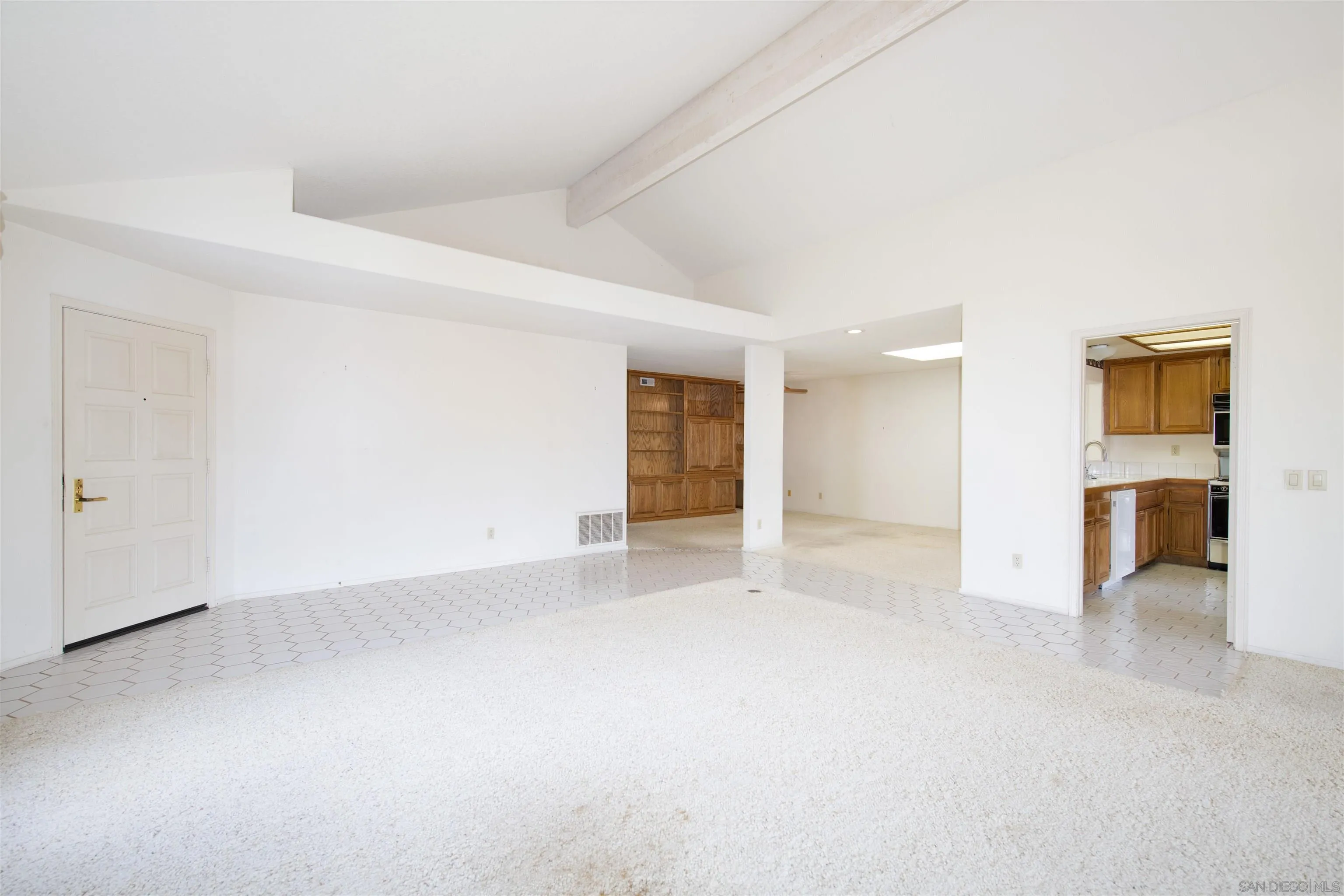 Photo #3: 250033528 Listing 