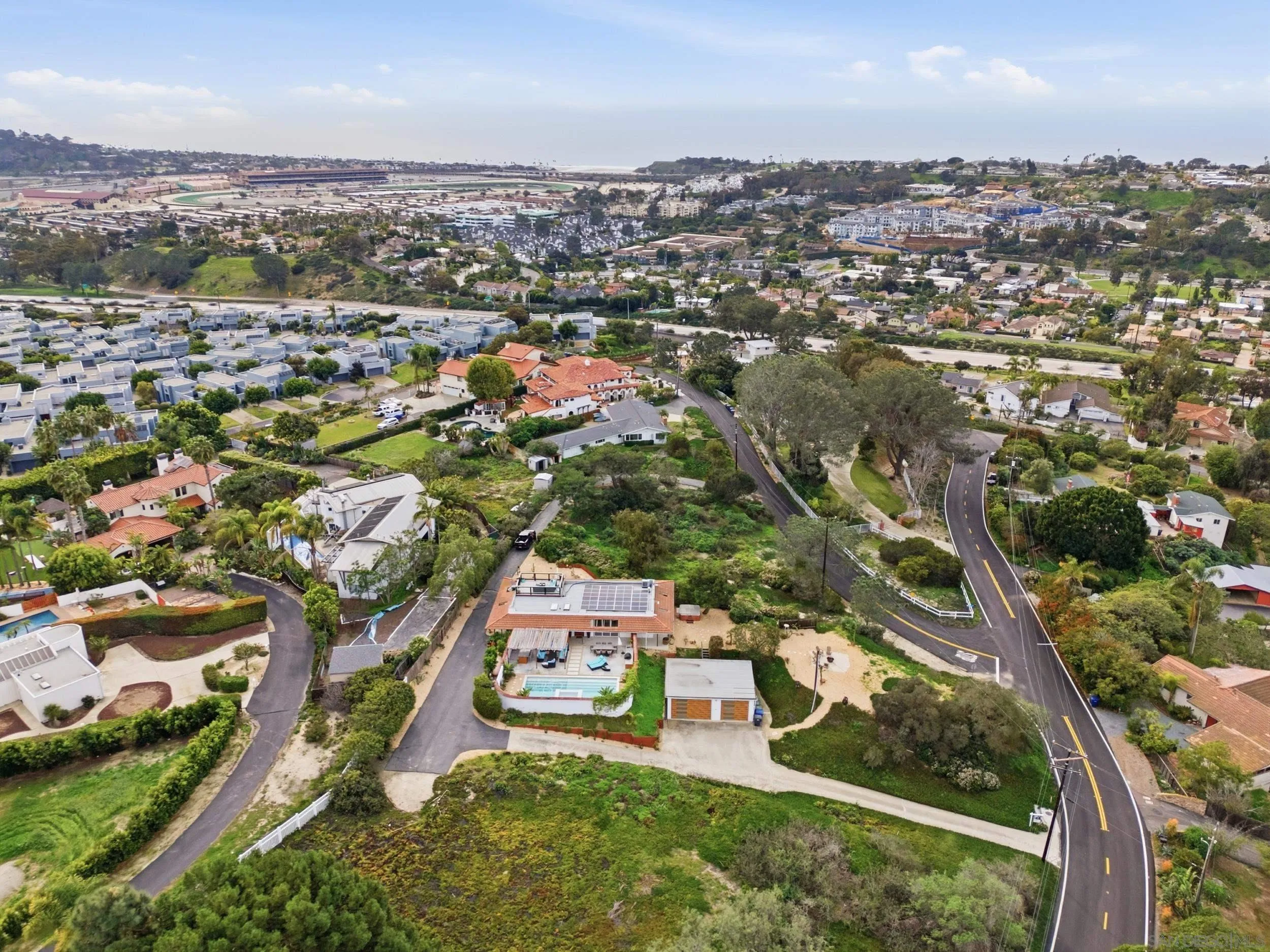 https://cdn.realtyfeed.com/cdn/127/250033529/5fabda022e0b054408a7849ef9a3de75.webp
