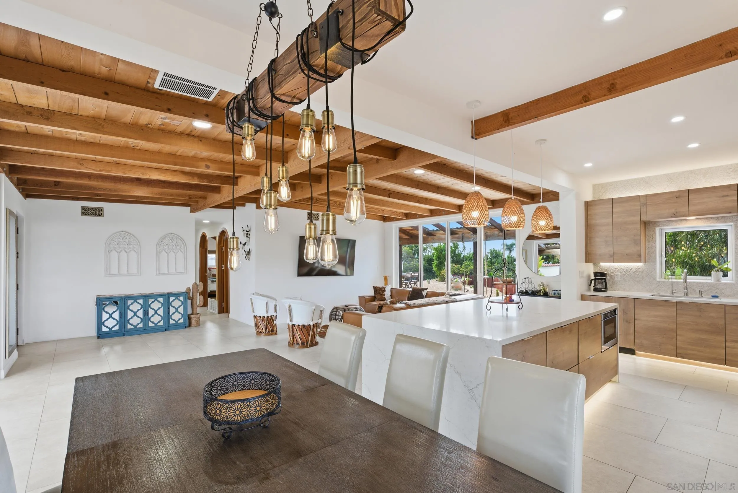 https://cdn.realtyfeed.com/cdn/127/250033529/7880efe755716673e8bc247dc4d812ad.webp
