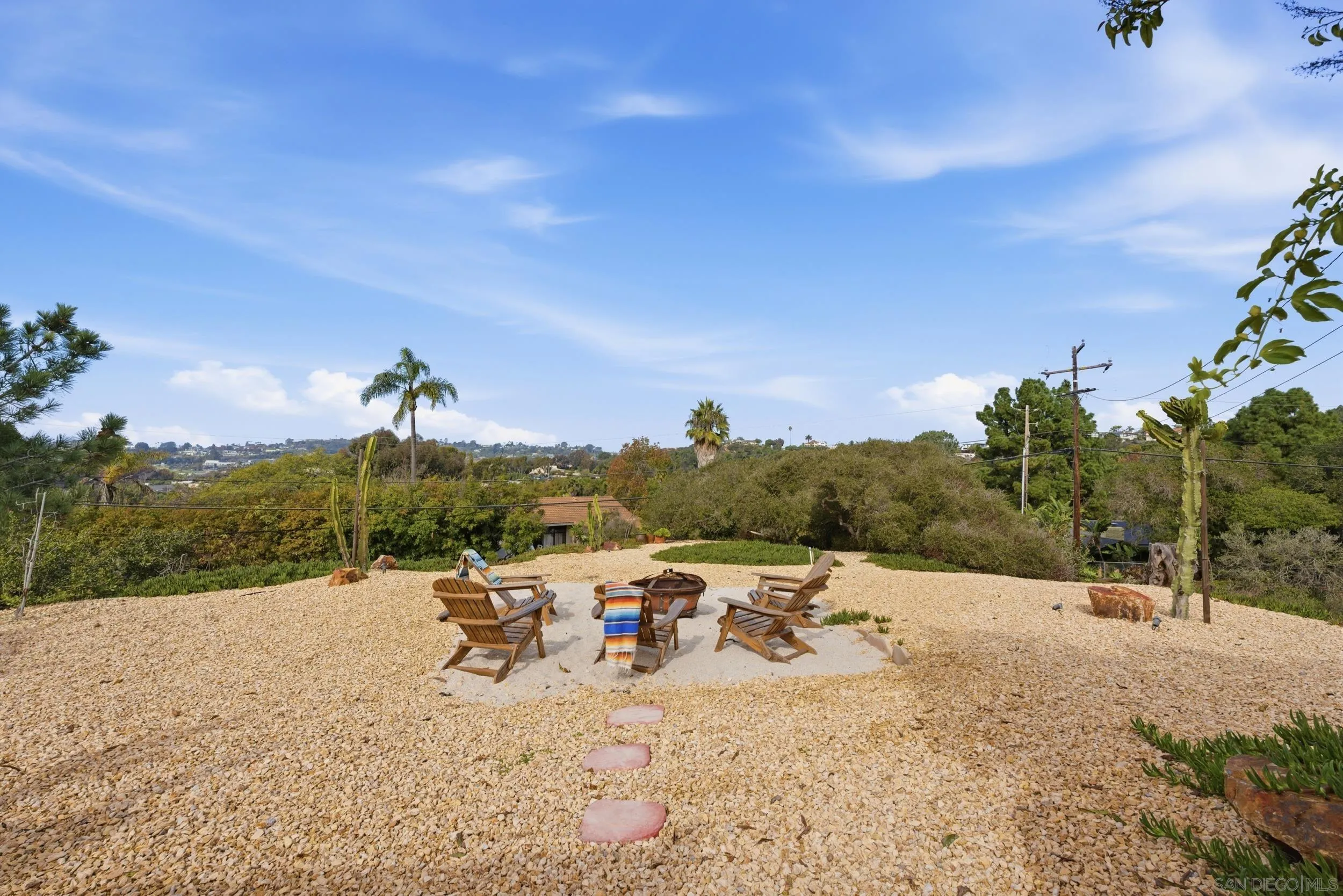 https://cdn.realtyfeed.com/cdn/127/250033529/b6e52e38d7610fc9194fa411546c02f1.webp