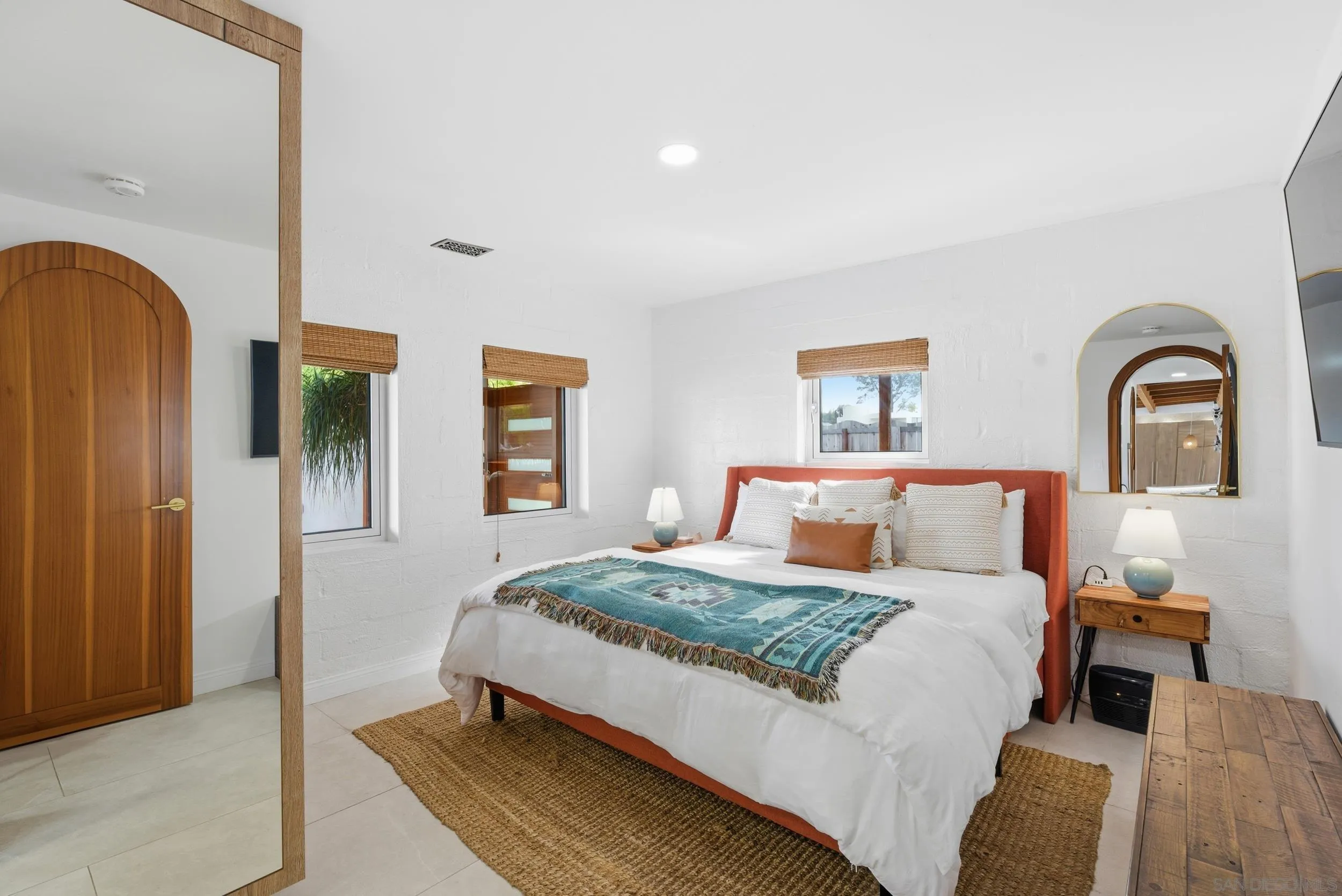 https://cdn.realtyfeed.com/cdn/127/250033529/d181407963e02ed8ef9caeae588442c0.webp