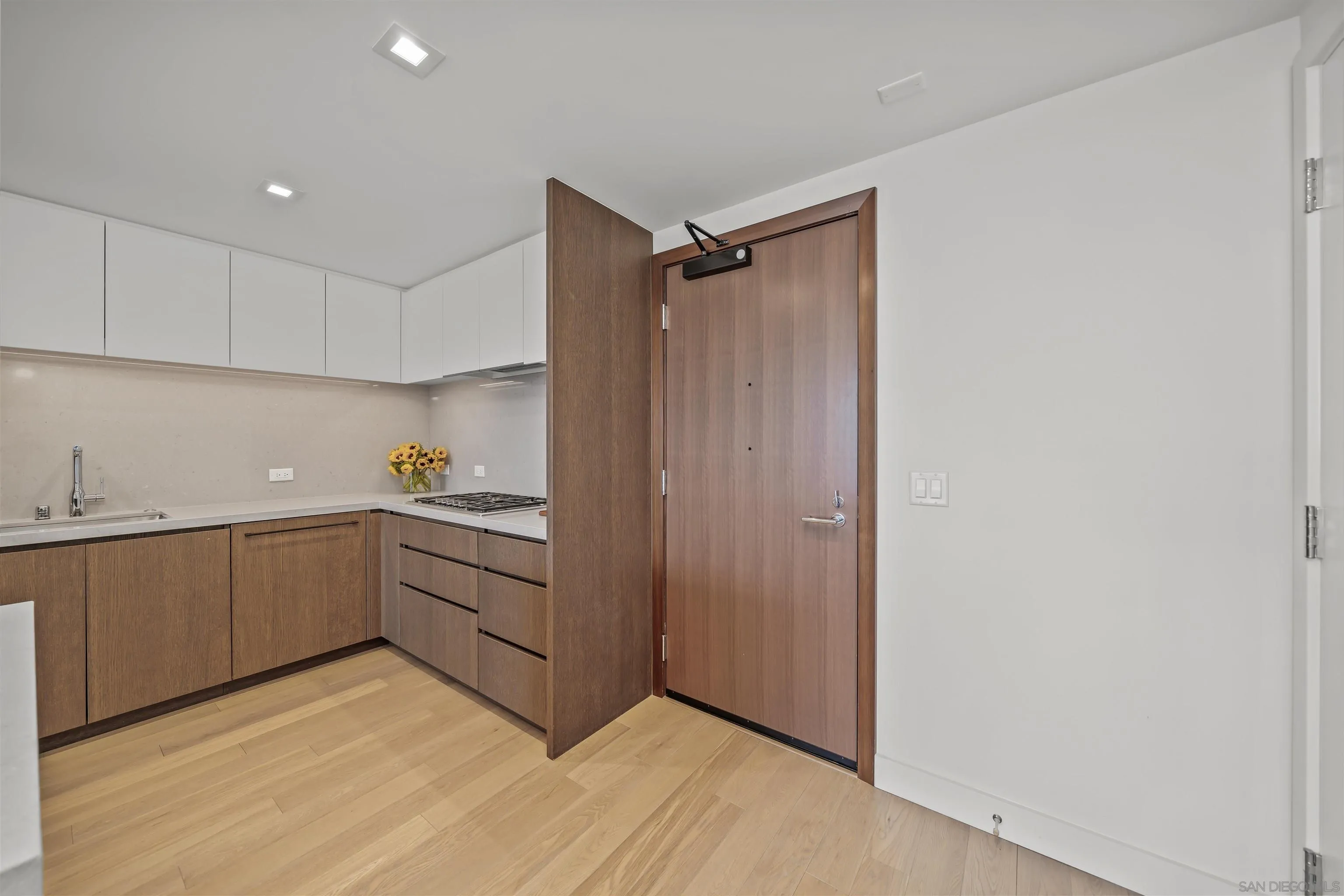 Photo #2: 250033553 Listing 
