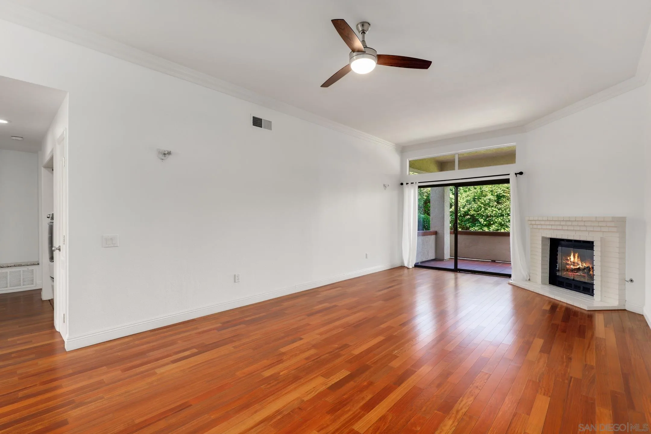 Photo #3: 250033554 Listing 