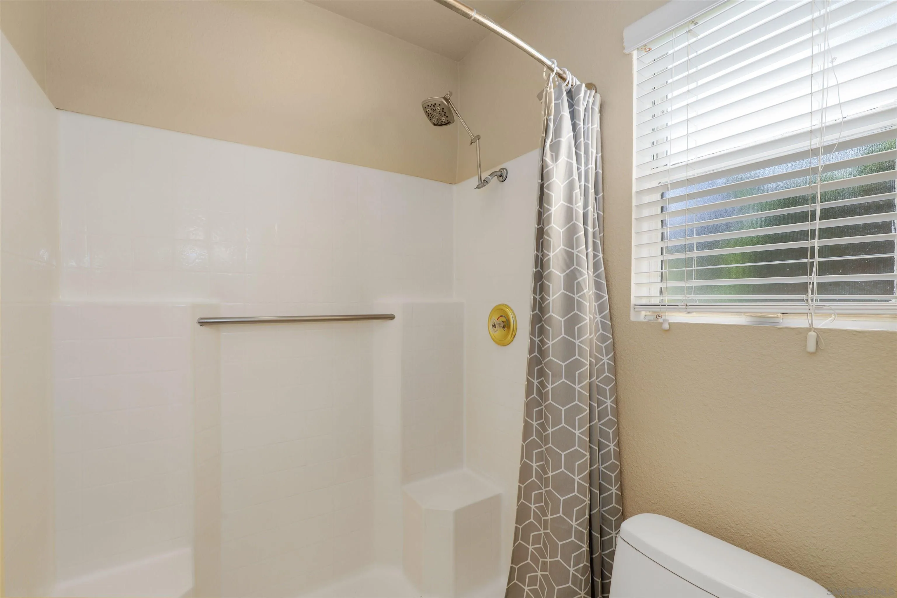 Photo #9: 250033554 Listing: Photo #9