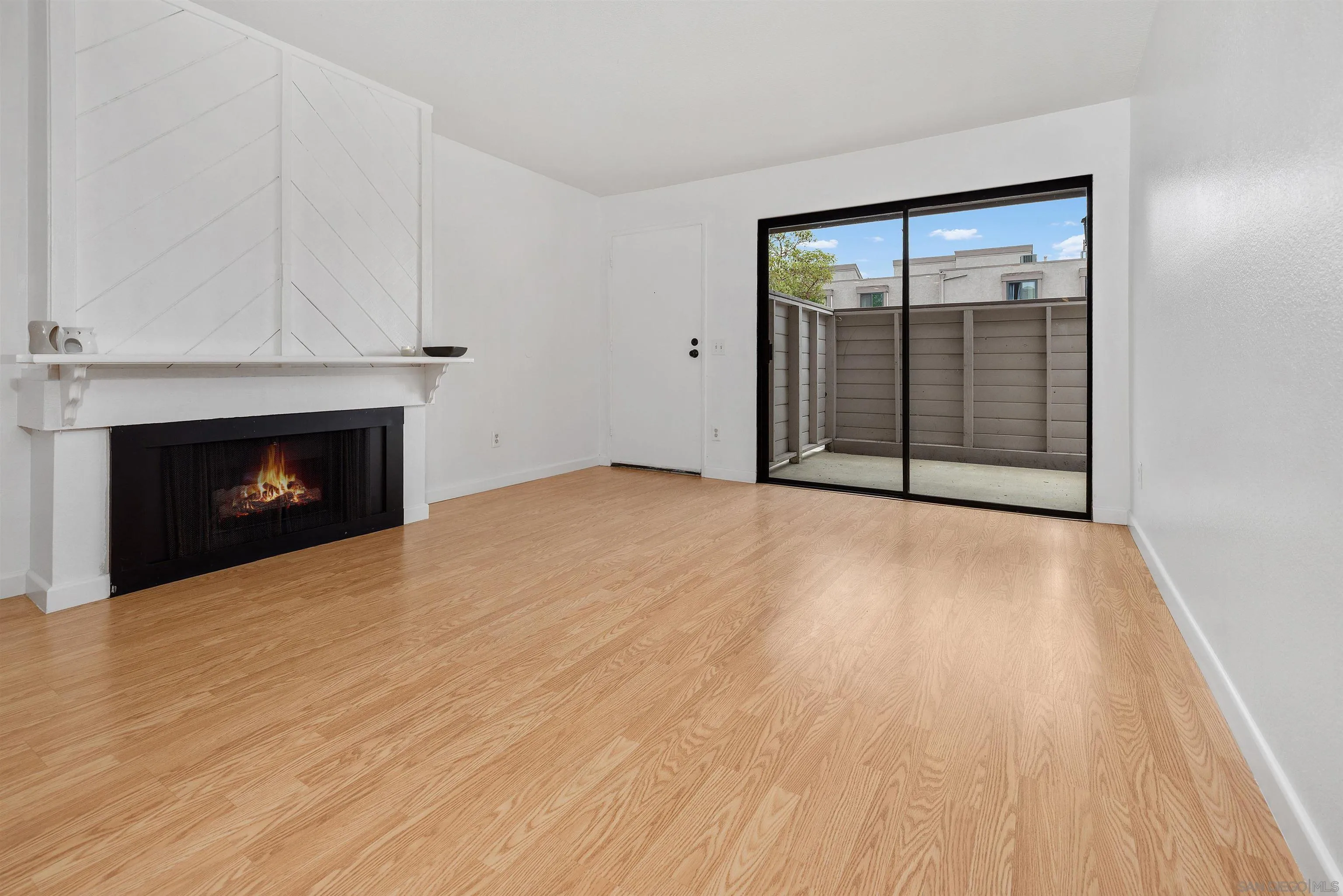 Photo #4: 250033575 Listing 