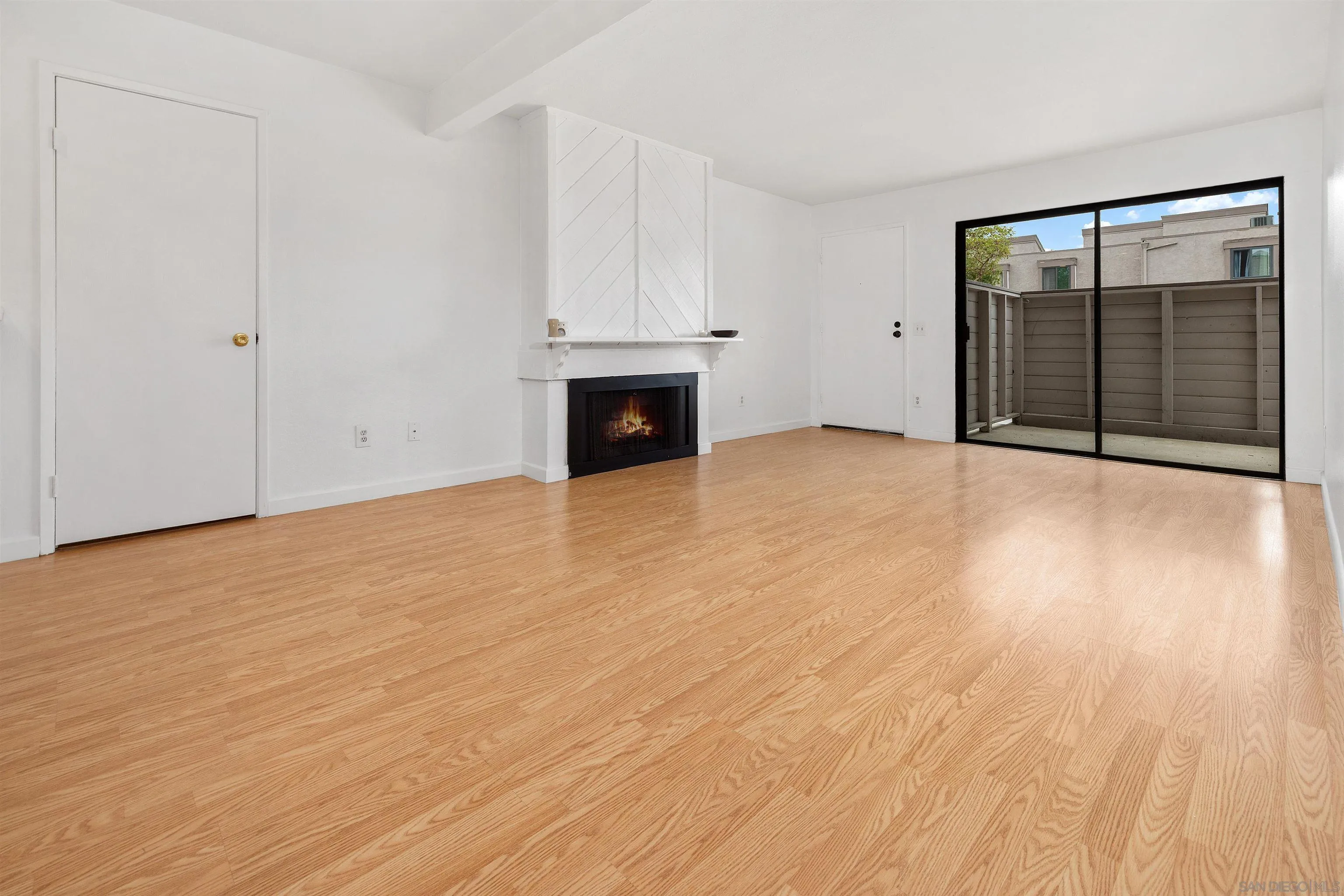 Photo #3: 250033575 Listing 