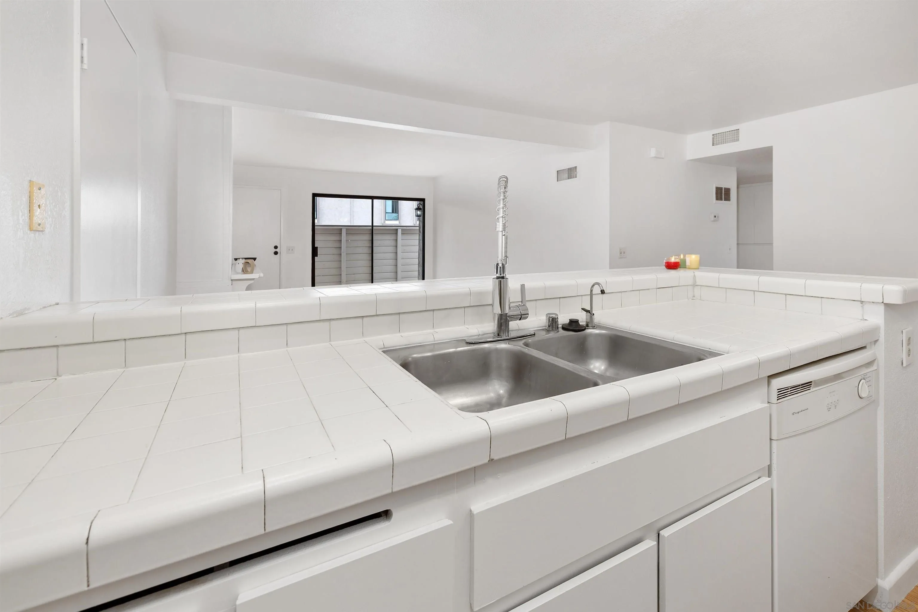 Photo #10: 250033575 Listing: Photo #10