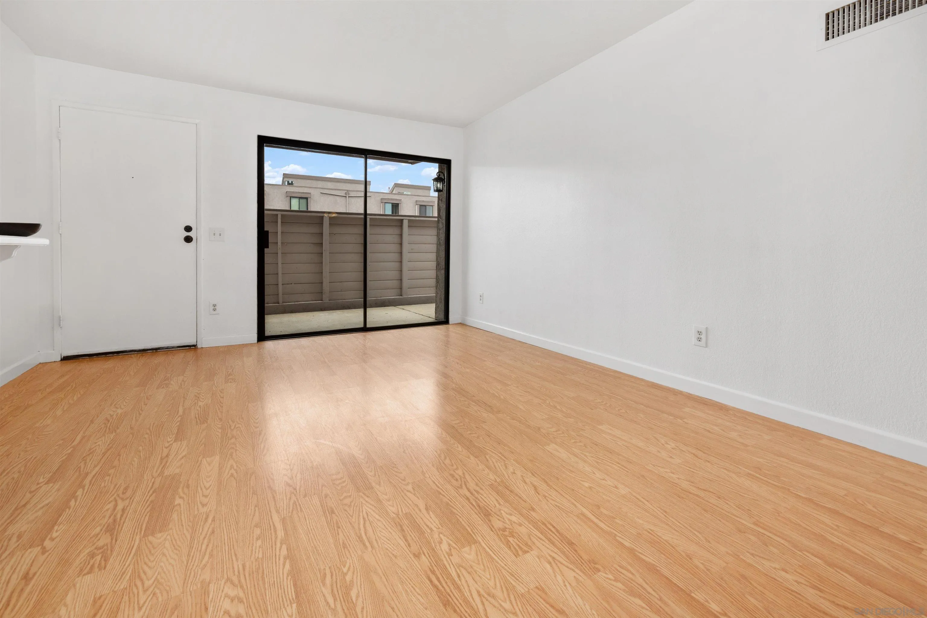 Photo #5: 250033575 Listing 