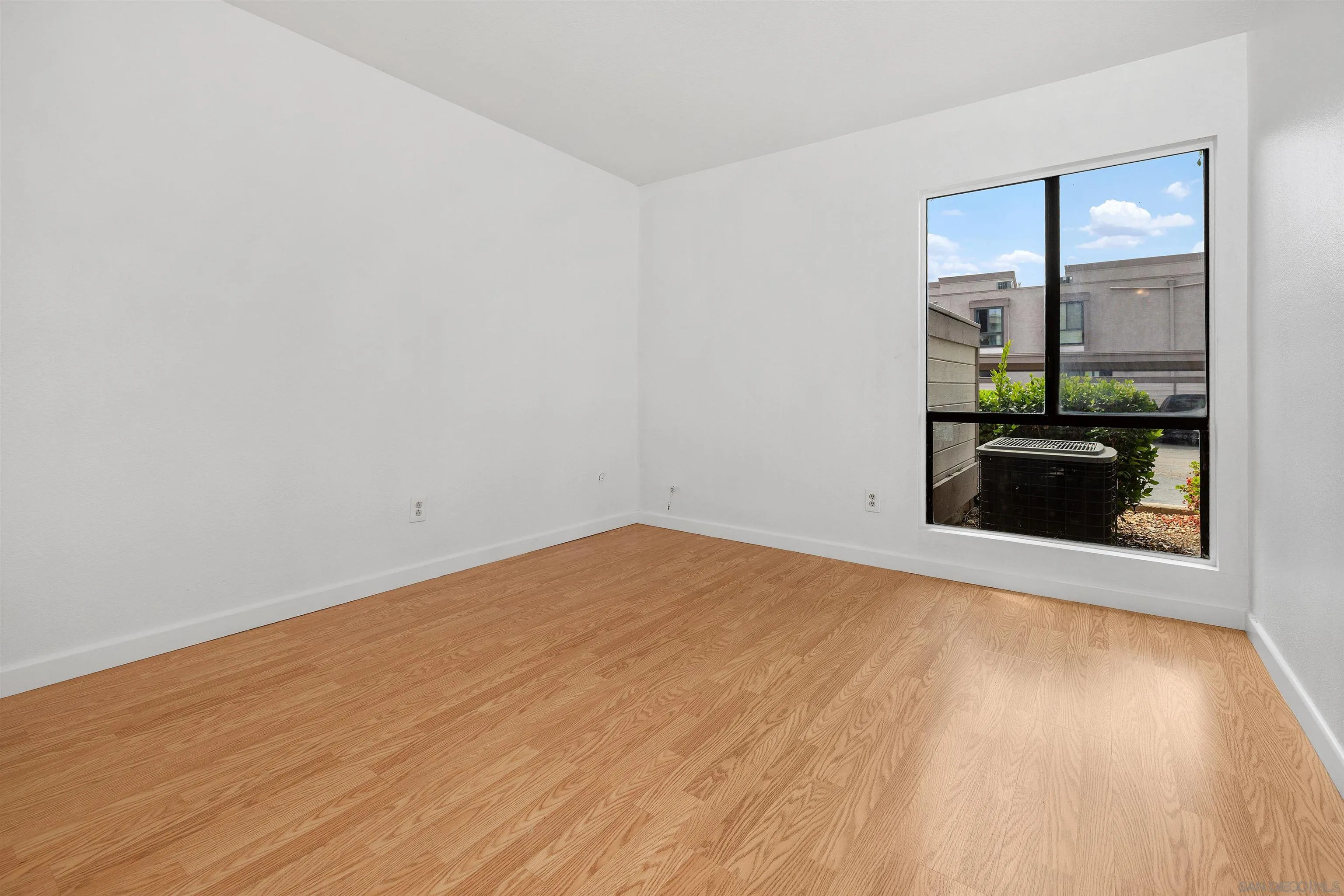 Photo #23: 250033575 Listing: Photo #23