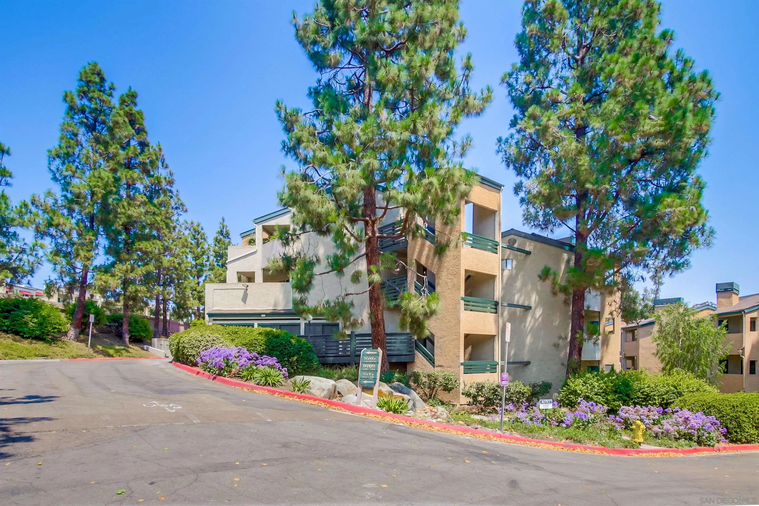 Photo #2: 250033576 Listing 