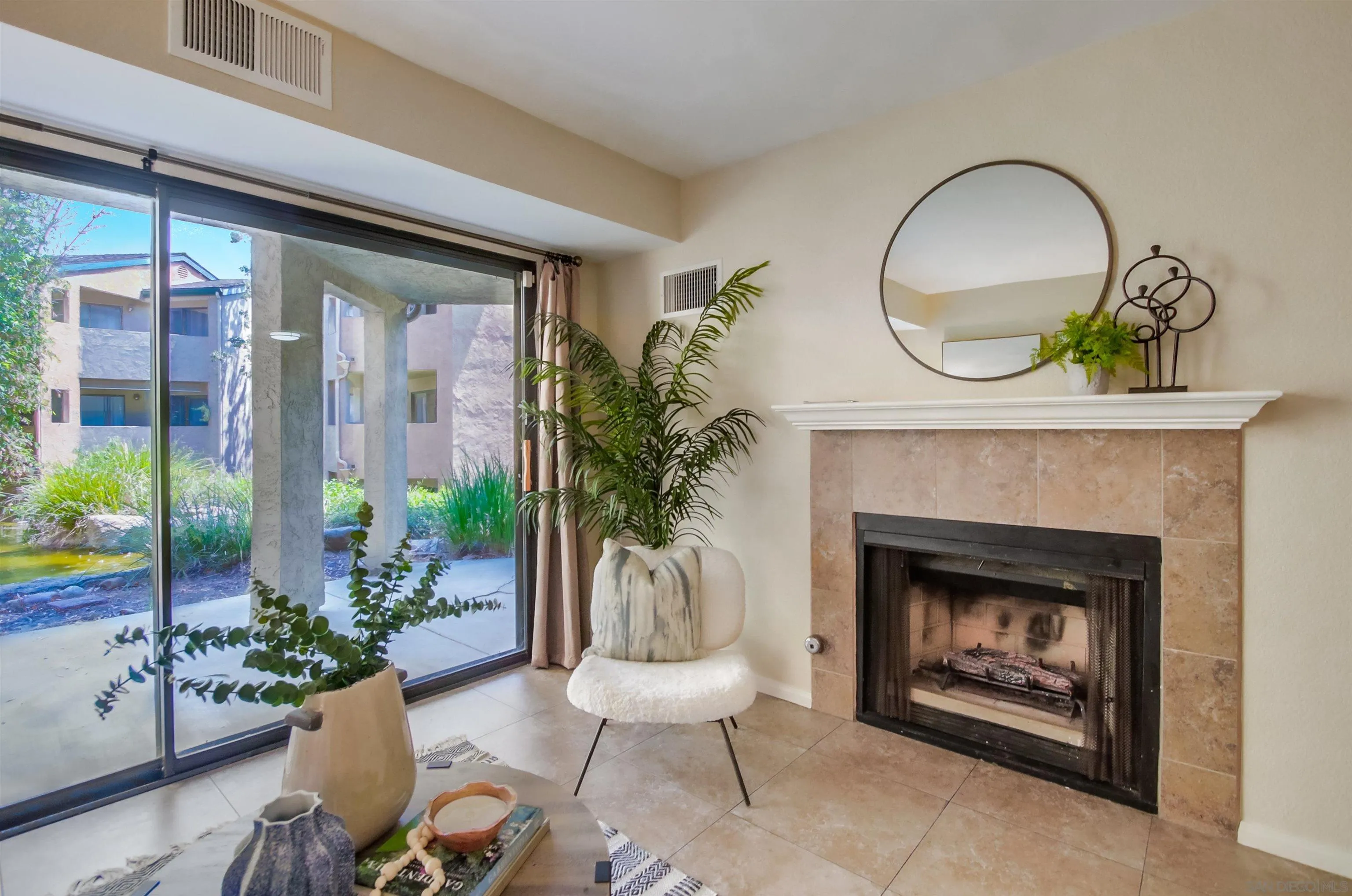 Photo #5: 250033576 Listing 