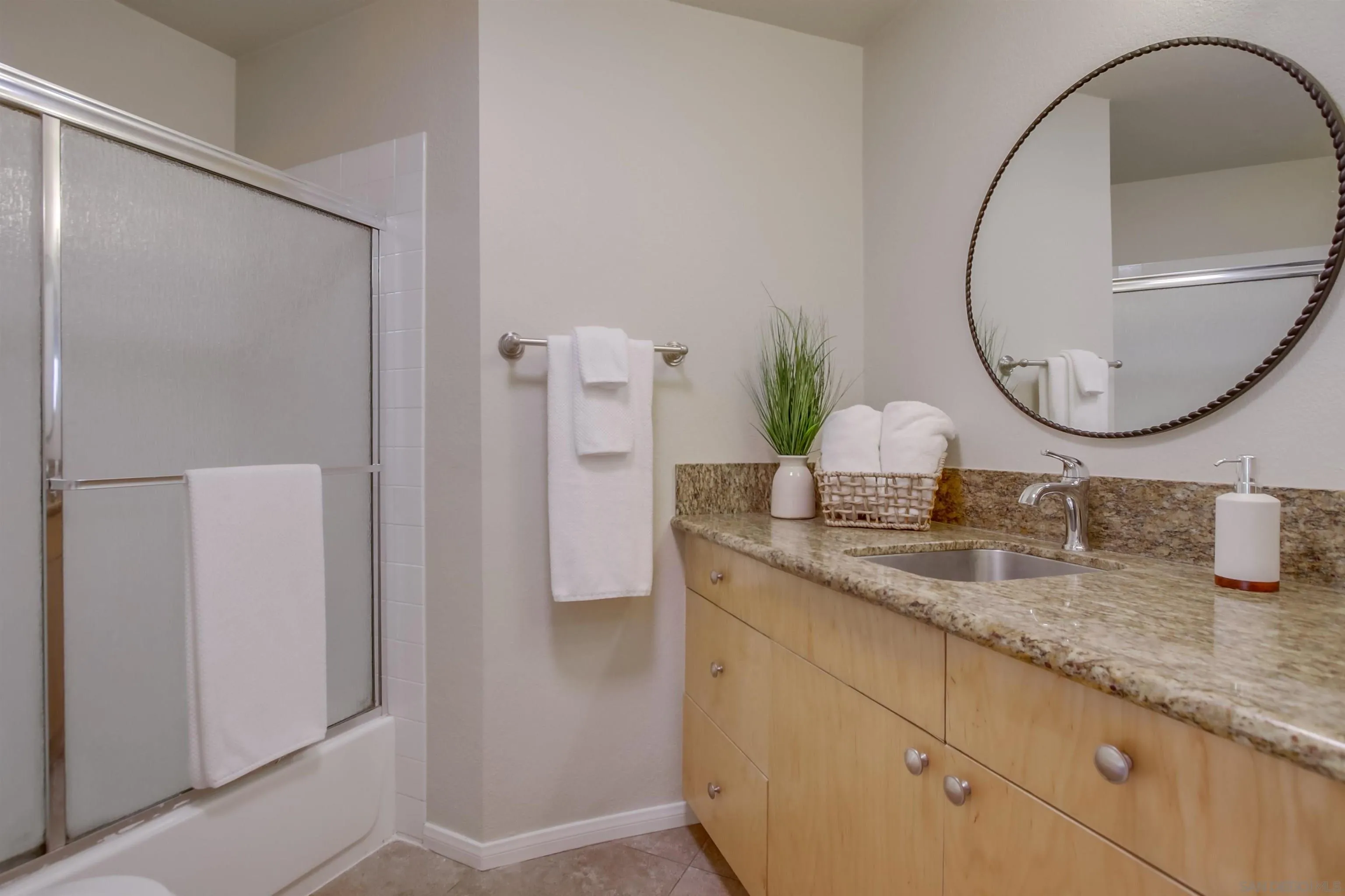 Photo #14: 250033576 Listing: Photo #14