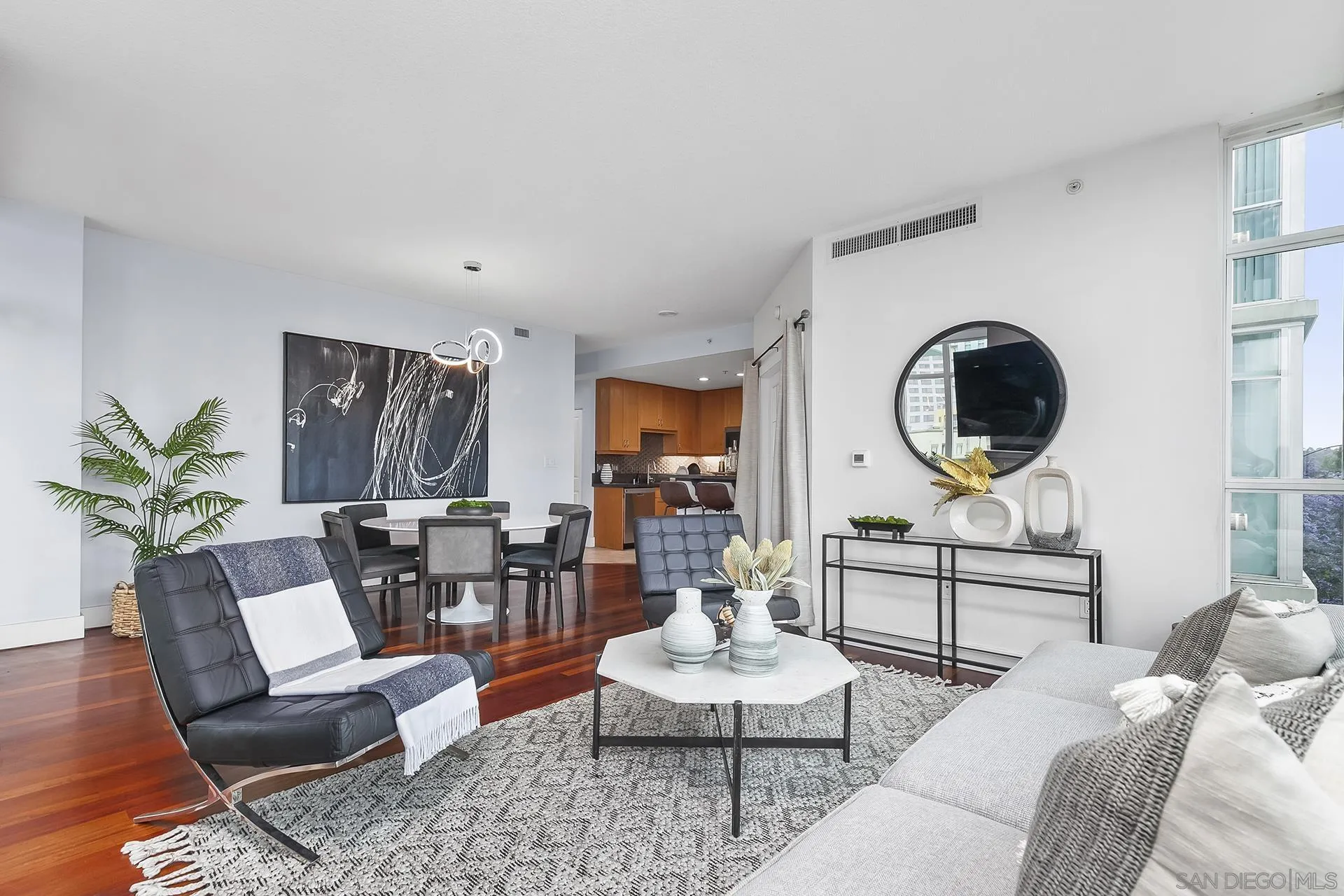 Photo #3: 250033611 Listing 