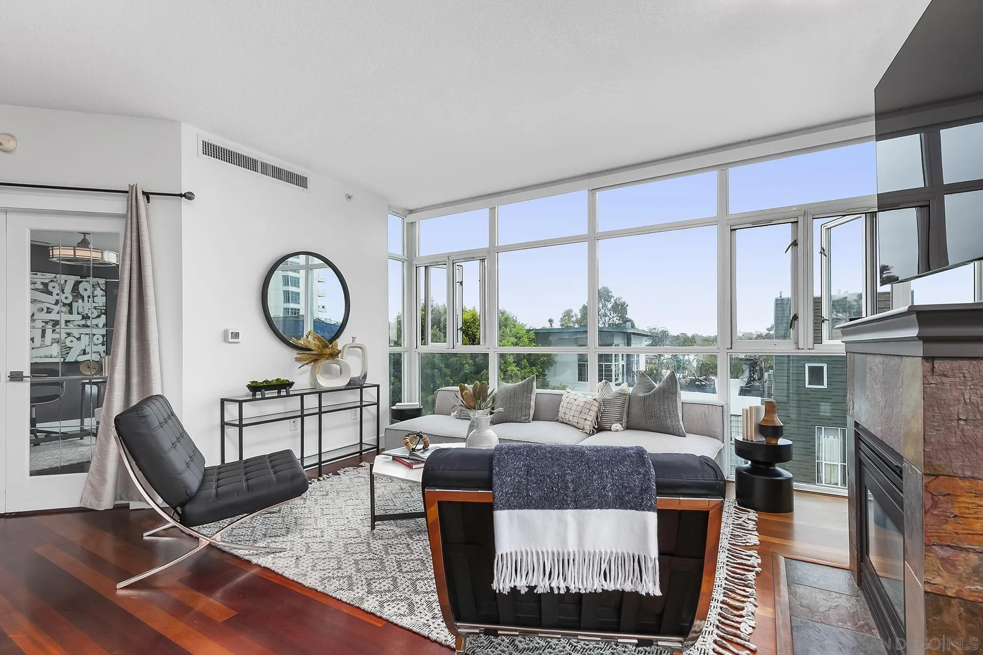 https://cdn.realtyfeed.com/cdn/127/250033611/c1ed366b6846bcbdc5e6595f005fdb3d.webp