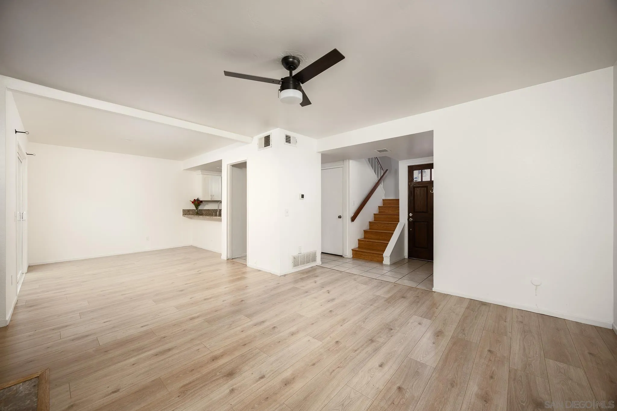 Photo #8: 250033613 Listing: Photo #8