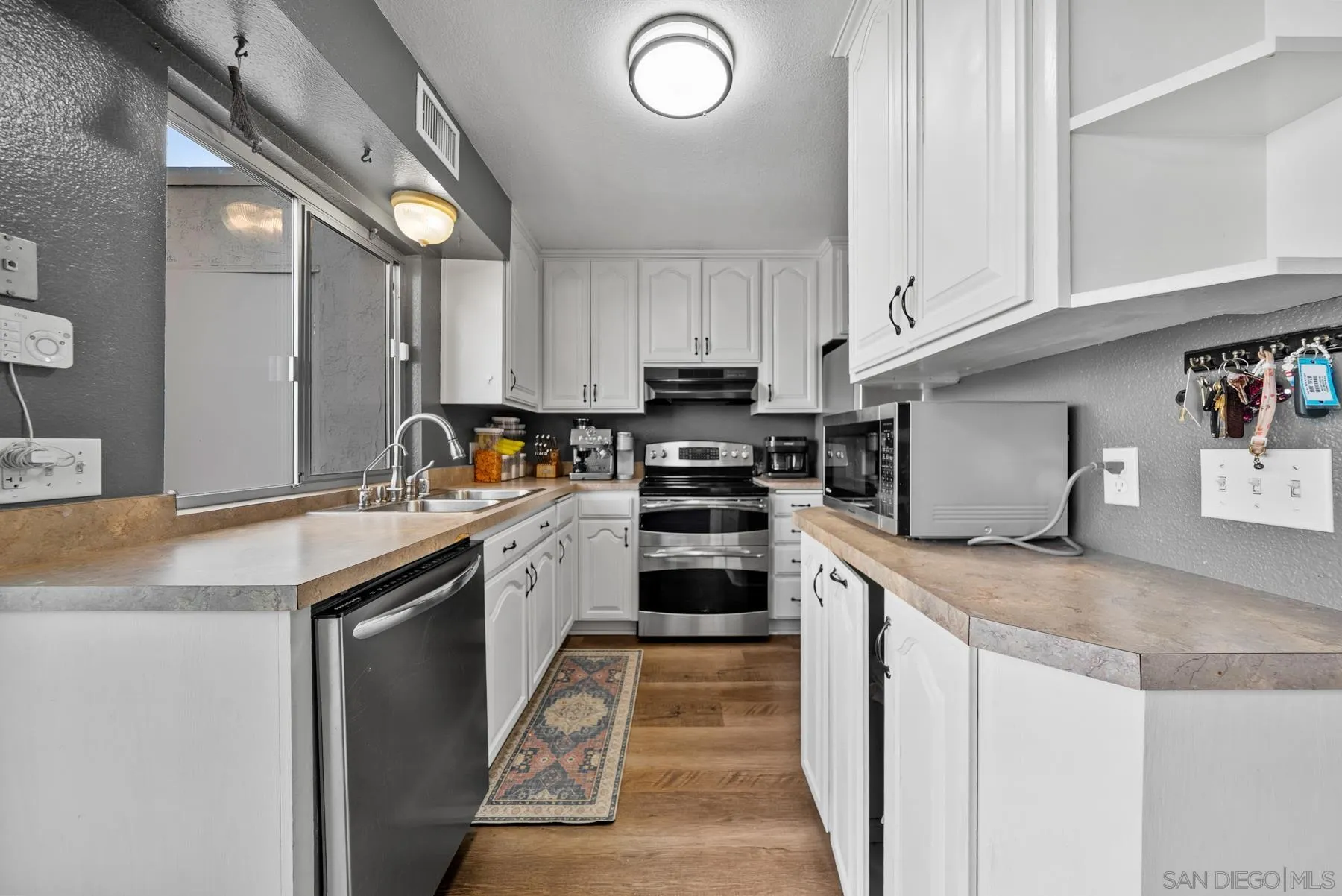 https://cdn.realtyfeed.com/cdn/127/250033614/5a4e9bf9835eaa66b271950510d7d6b8.webp