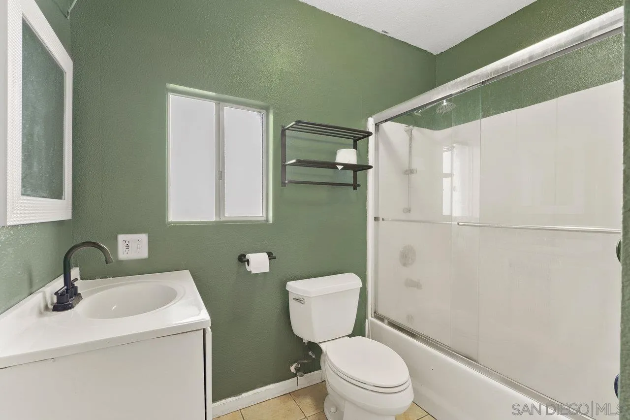 Photo #12: 250033630 Listing: Photo #12