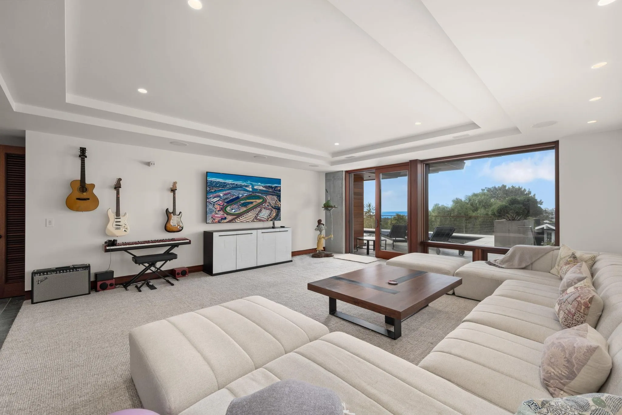 https://cdn.realtyfeed.com/cdn/127/250033631/3c53a934b8fff0ff0d279169950fafcd.webp