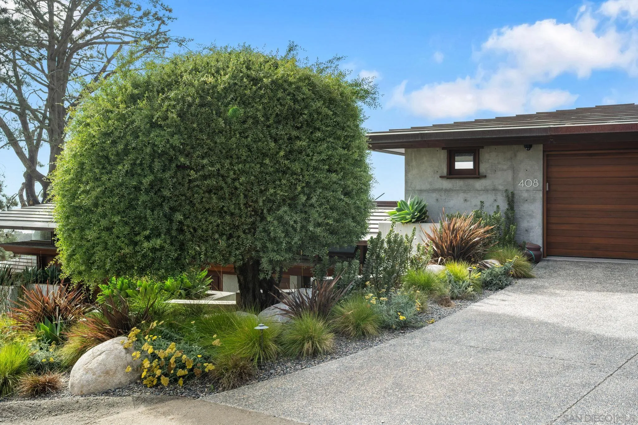 https://cdn.realtyfeed.com/cdn/127/250033631/a4ab6465ff2eb9b1b27a20e956126551.webp