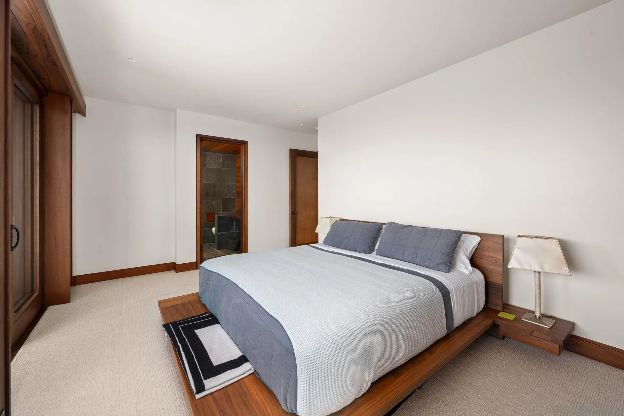 https://cdn.realtyfeed.com/cdn/127/250033631/b40c7dcadeaf94fc3d6f5b8212a136f2.webp