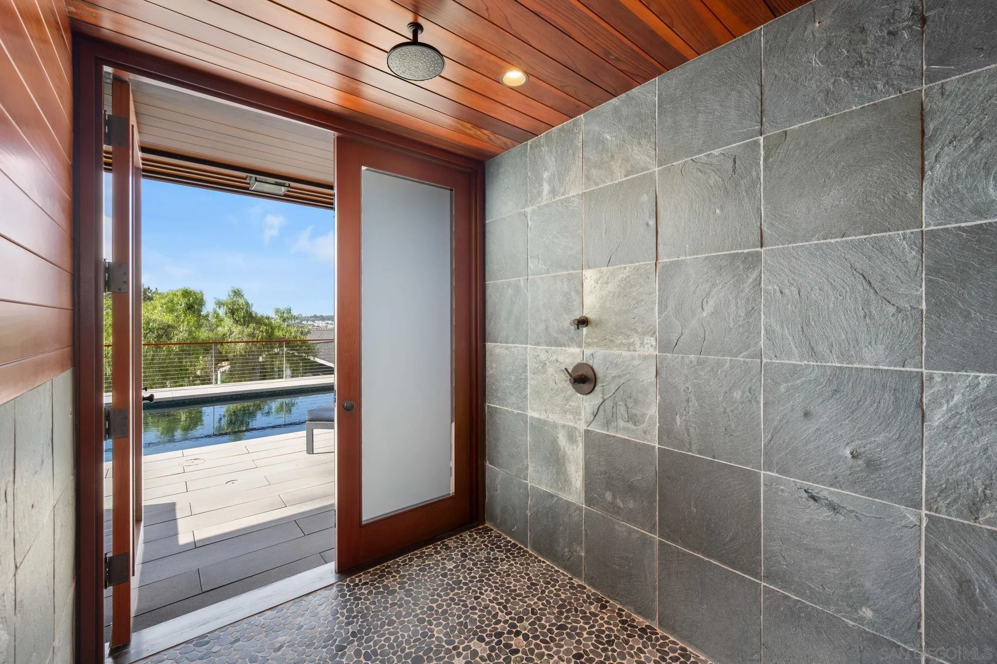 https://cdn.realtyfeed.com/cdn/127/250033631/b5c41df16ff6c925c471b76aea315ed9.webp