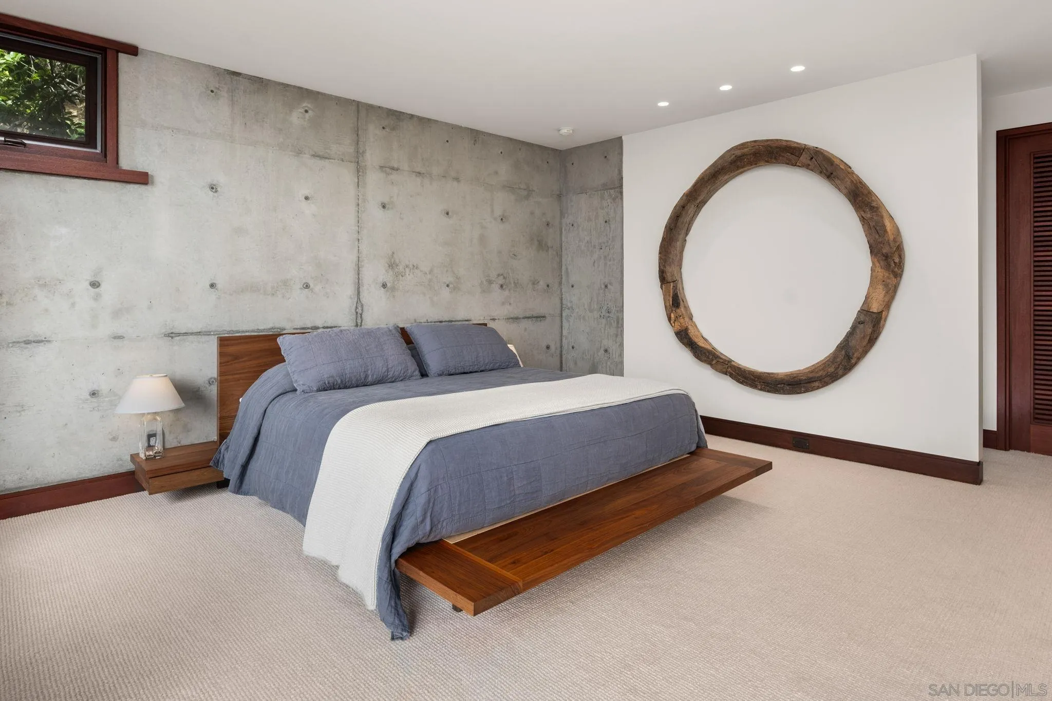 https://cdn.realtyfeed.com/cdn/127/250033631/bc49f117fcfa0935a4f9cb598092fcac.webp
