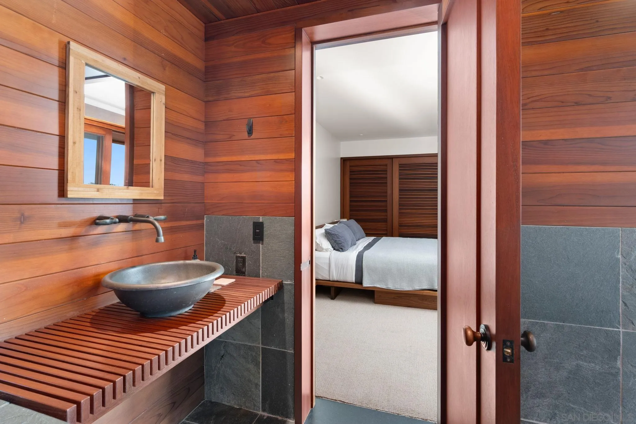 https://cdn.realtyfeed.com/cdn/127/250033631/c6eac1ecef06635d0bcb8109874e303a.webp
